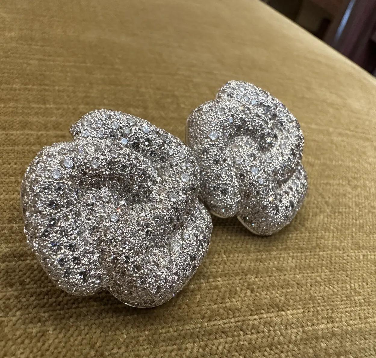 Large Pave Diamond Knot Earrings 10.00 Carat Total Weight in 18k/14k White Gold 

Large Diamond Earrings features a Knot Design with 10.00 carats of Round Brilliant Diamonds Pave set in 18k White Gold with 14k White gold Clip backs.

Total diamond