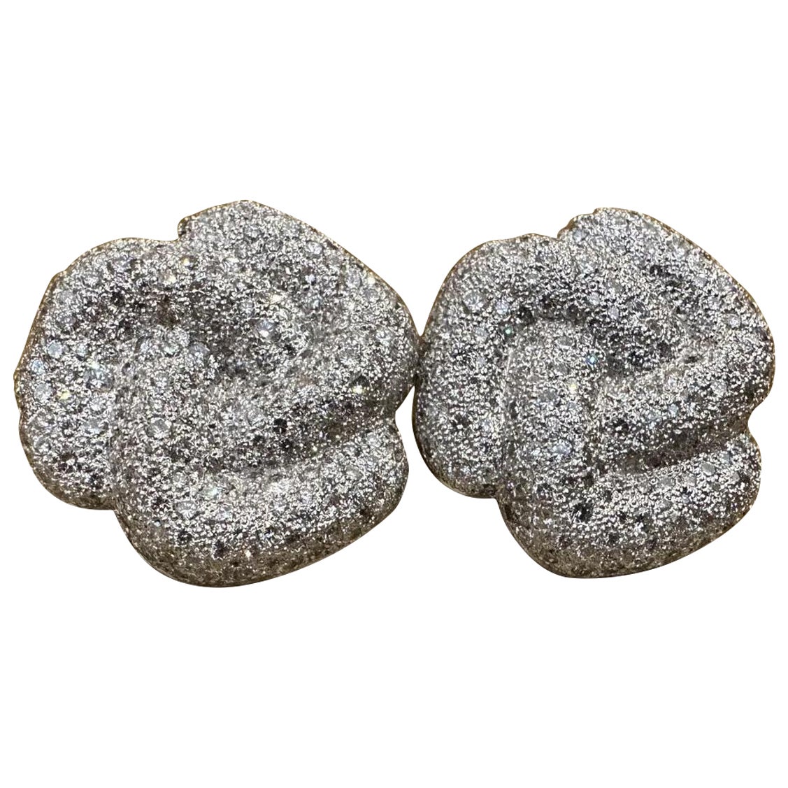 Boucles d'oreilles en or blanc 18k/14k avec nœud de diamants pavés 10.00 carats de poids total