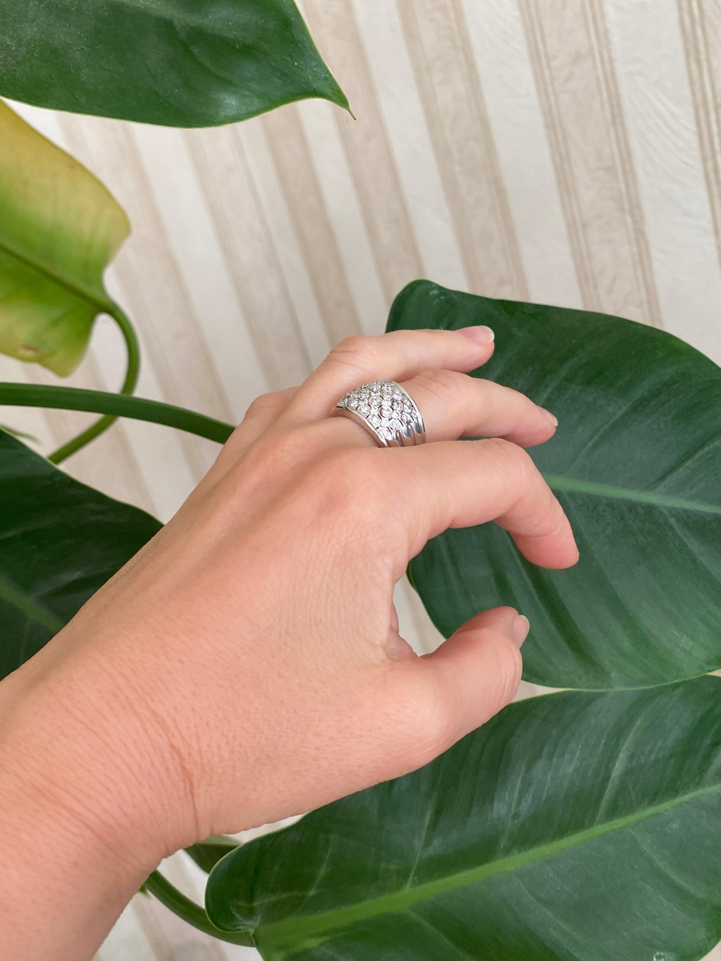 Großer Pave-Diamantring für Damen 1,30 Karat  Bandband 18 kt Weißgold 7