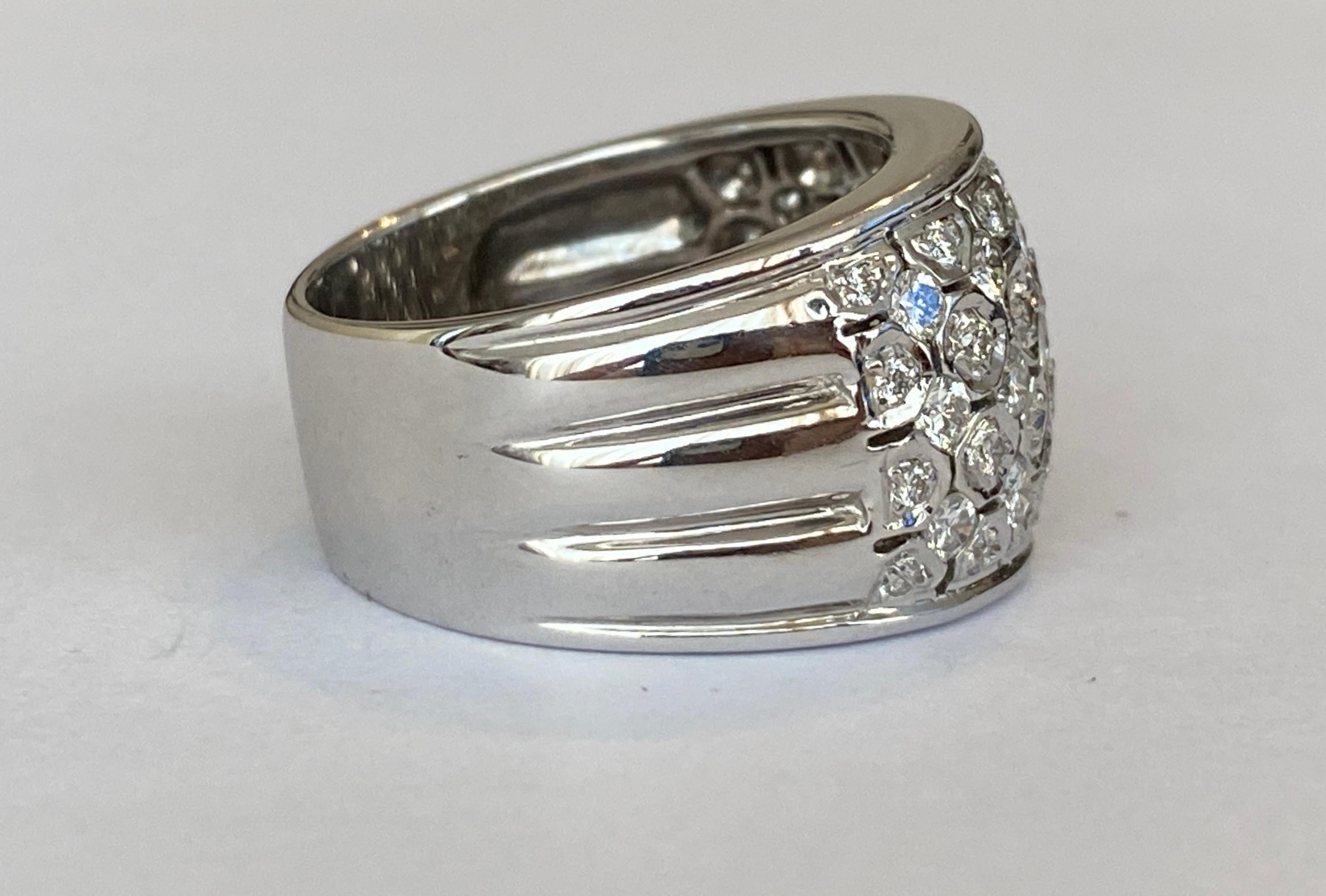 Großer Pave-Diamantring für Damen 1,30 Karat  Bandband 18 kt Weißgold (Brillantschliff)