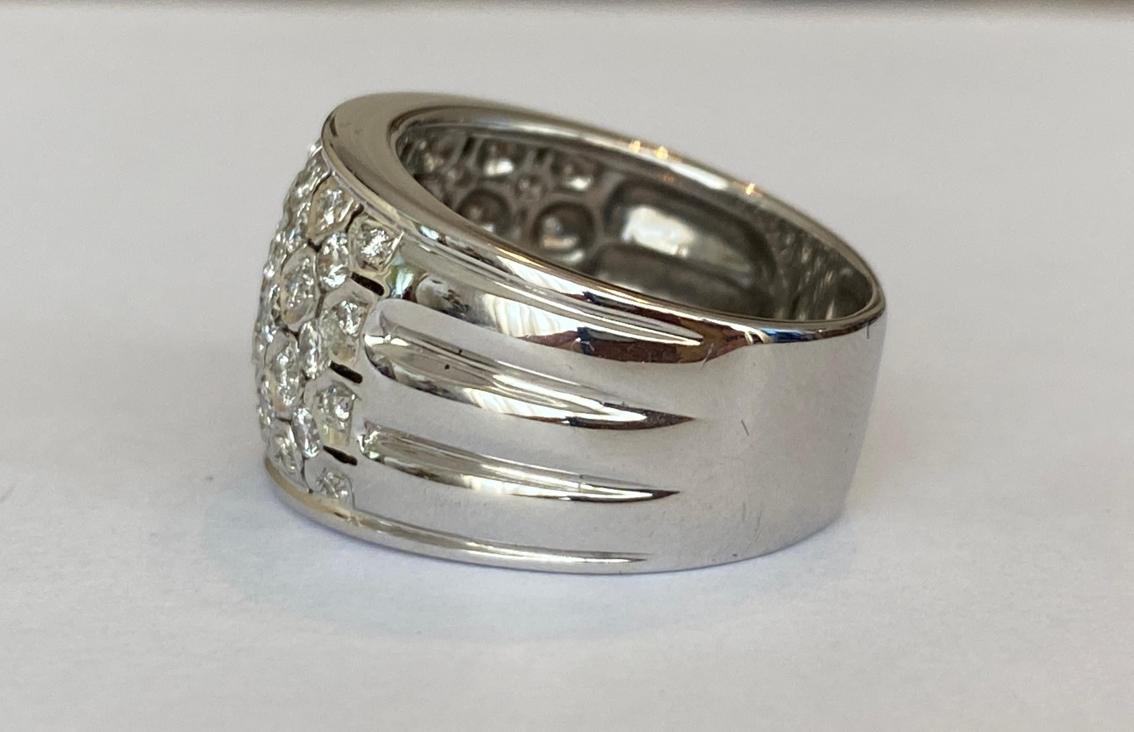 Großer Pave-Diamantring für Damen 1,30 Karat  Bandband 18 kt Weißgold 1