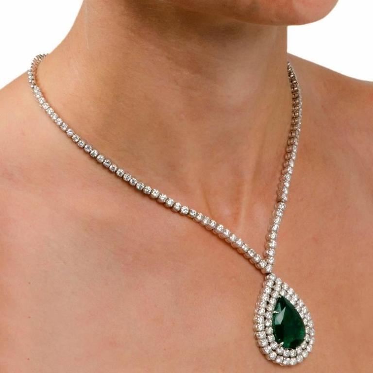 Large Pear Emerald Diamond 18 Karat White Gold Riviera Pendant Necklace 1