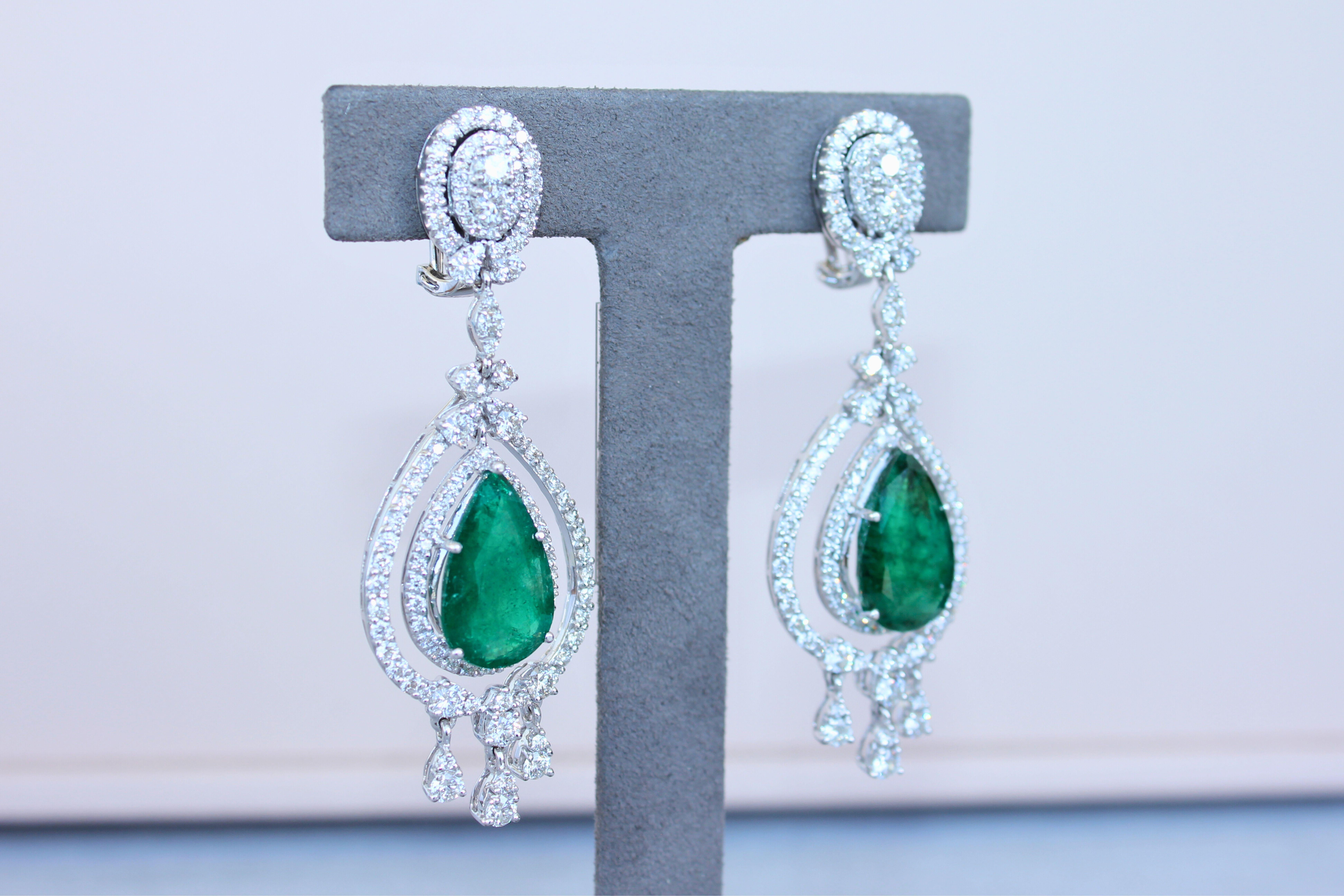 Large Pear-Shape Drop Emeralds Diamond Chandelier 18K White Gold Unique Earrings For Sale 4