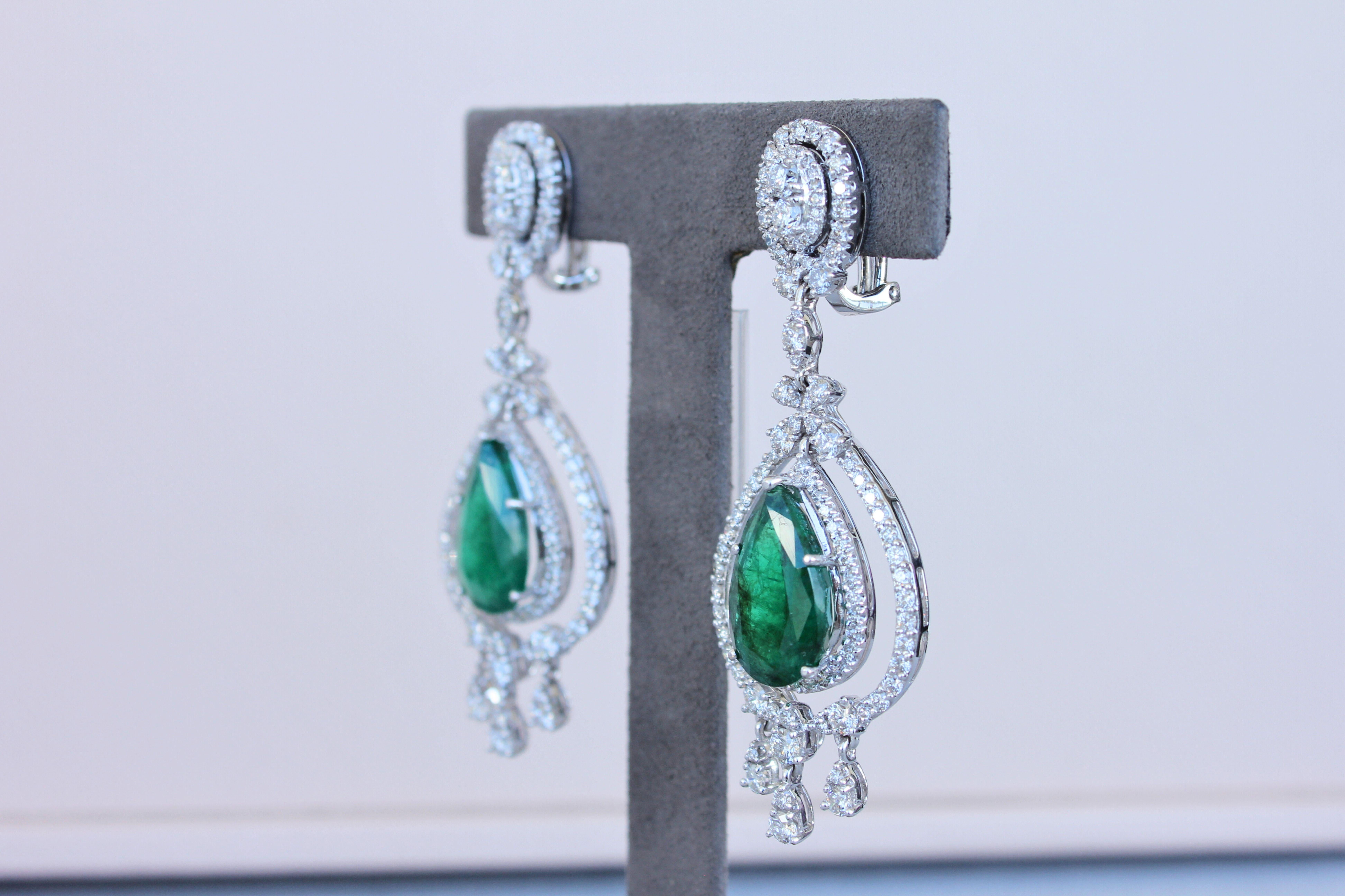 Large Pear-Shape Drop Emeralds Diamond Chandelier 18K White Gold Unique Earrings For Sale 6