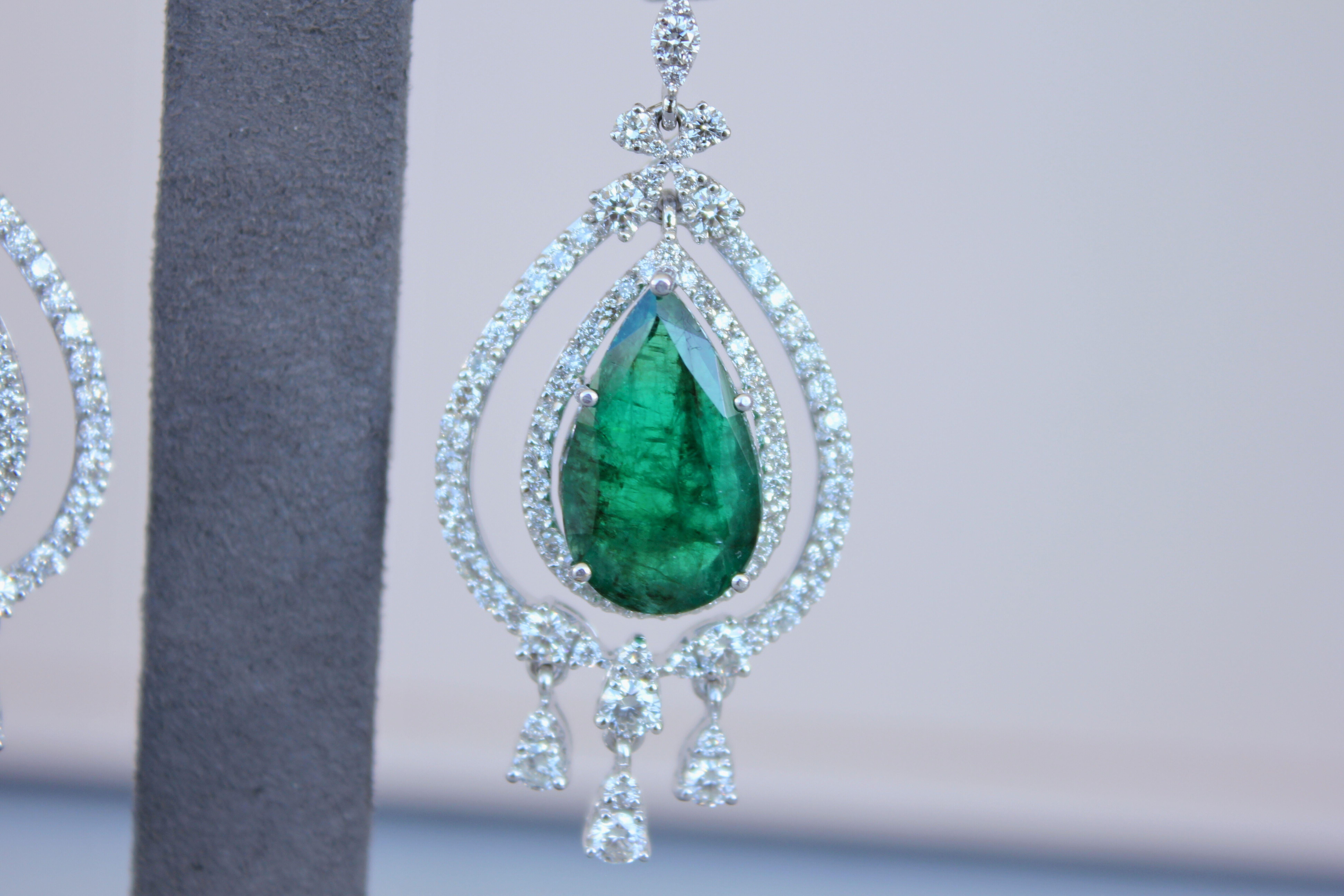 Large Pear-Shape Drop Emeralds Diamond Chandelier 18K White Gold Unique Earrings For Sale 8