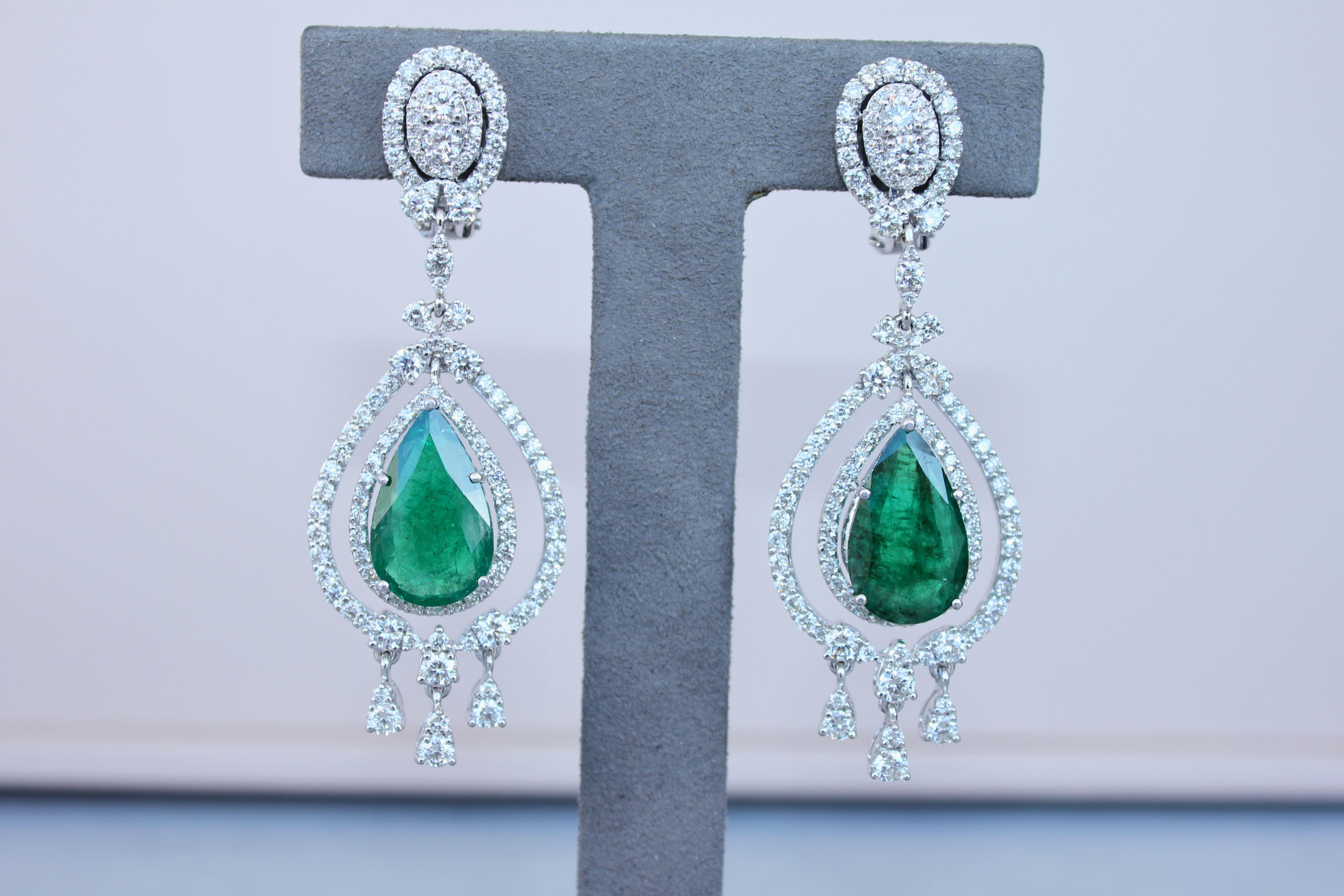 Large Pear-Shape Drop Emeralds Diamond Chandelier 18K White Gold Unique Earrings For Sale 2