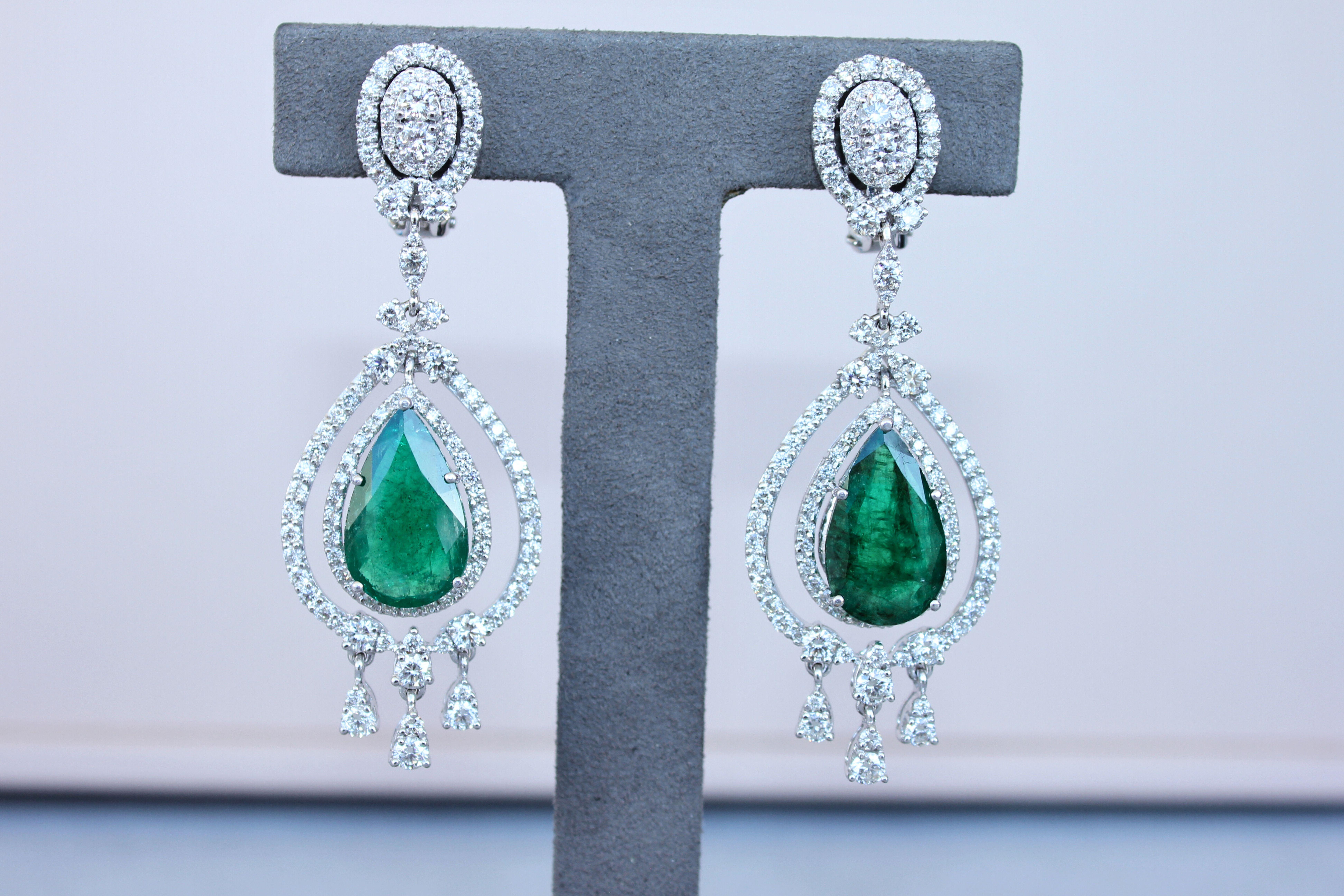 Large Pear-Shape Drop Emeralds Diamond Chandelier 18K White Gold Unique Earrings For Sale 3