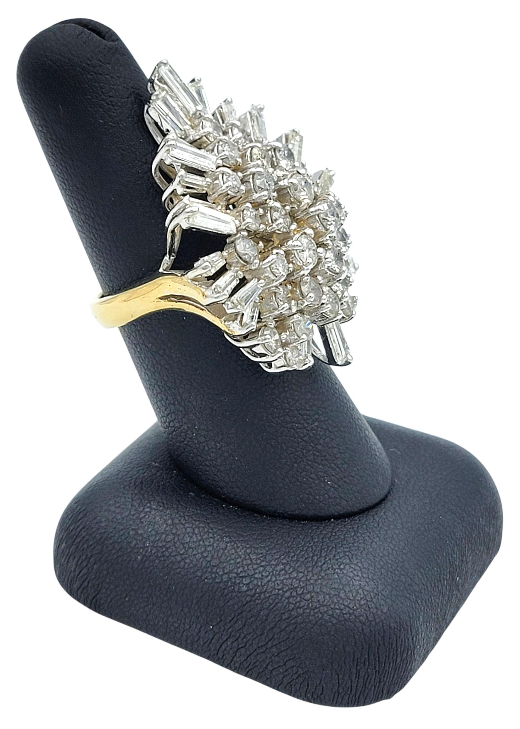 Großer birnenförmiger Multi-Diamant-Cluster-Cocktailring aus zweifarbigem 14 Karat Gold im Angebot 4