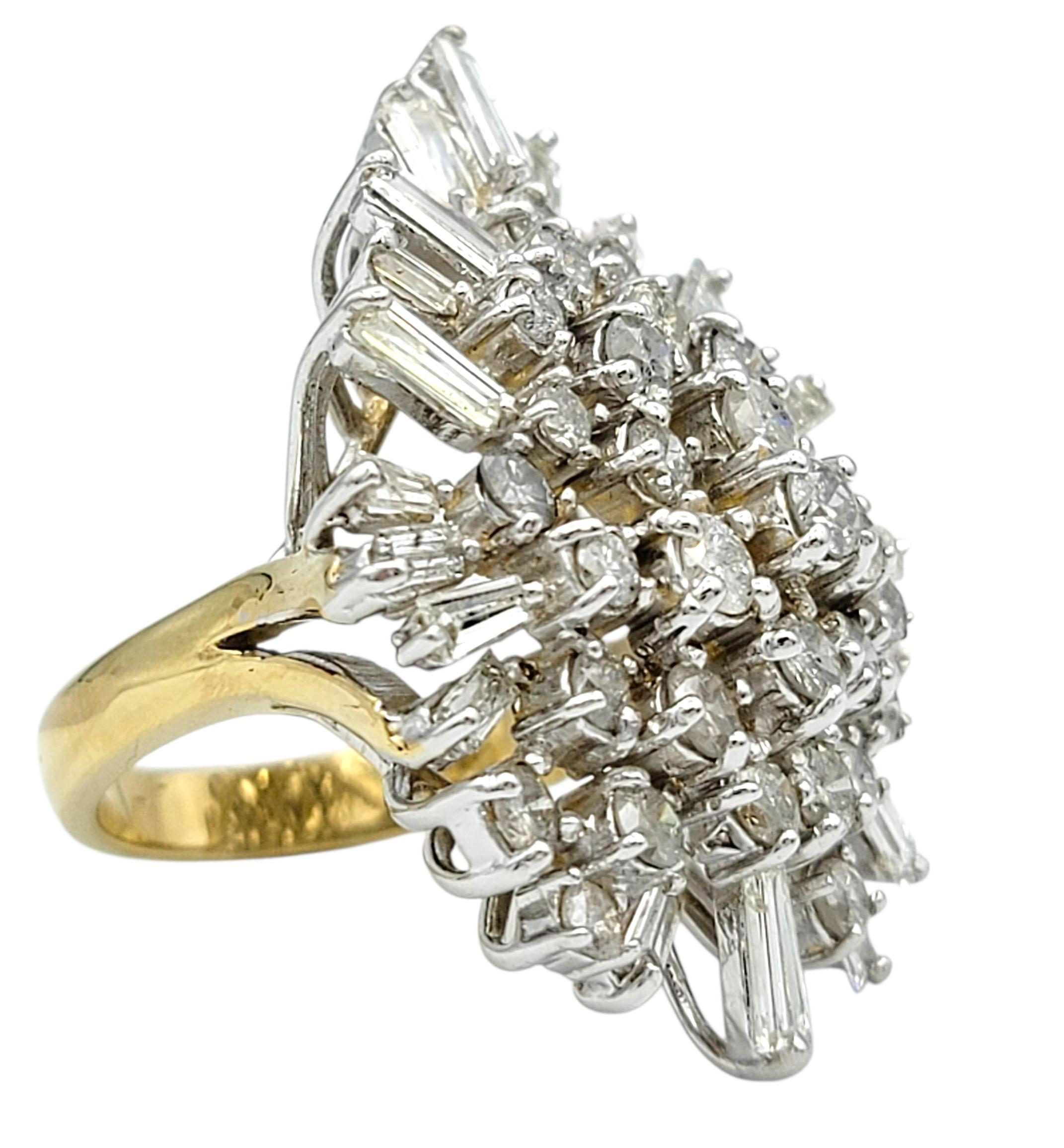 Großer birnenförmiger Multi-Diamant-Cluster-Cocktailring aus zweifarbigem 14 Karat Gold (Zeitgenössisch) im Angebot