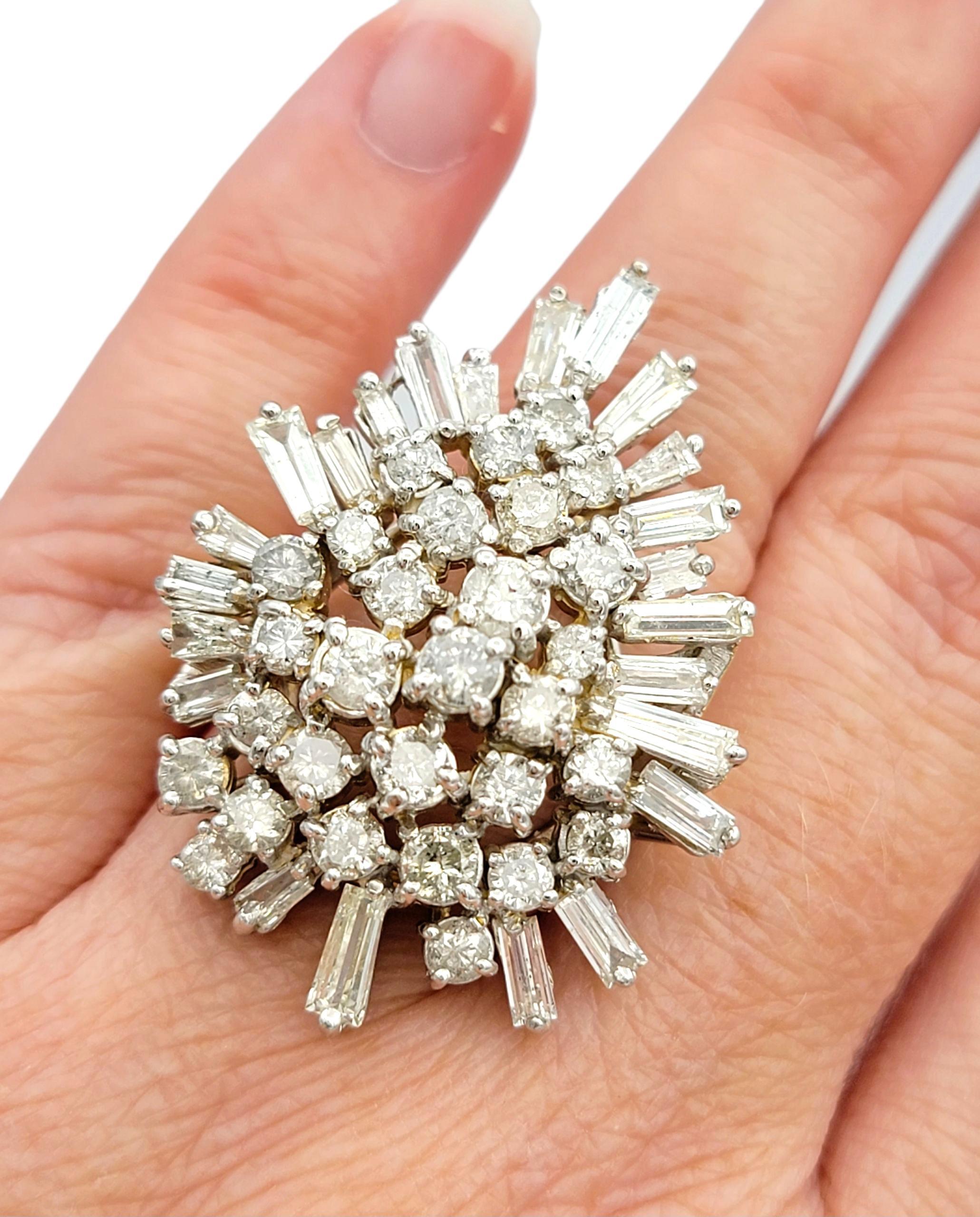 Großer birnenförmiger Multi-Diamant-Cluster-Cocktailring aus zweifarbigem 14 Karat Gold im Angebot 1