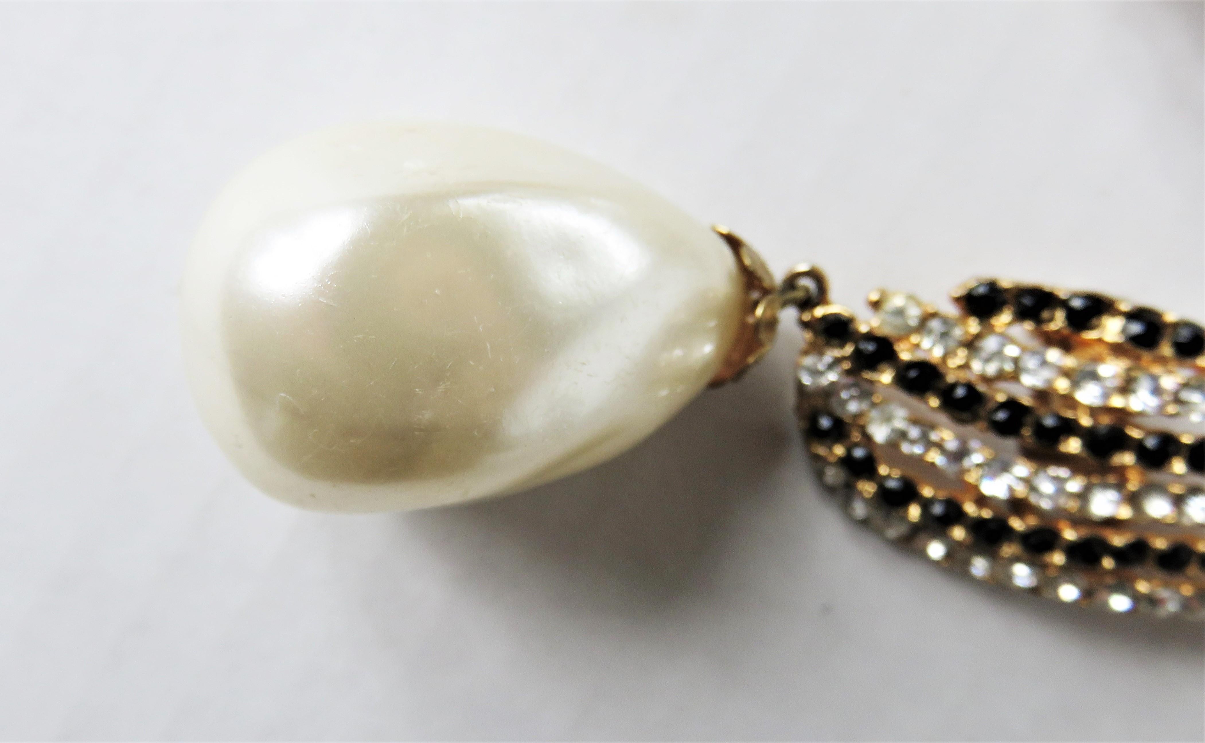 Große Perlen- und Kristall-Ohrringe für das Magazin-Cover 1983 im Zustand „Gut“ im Angebot in Water Mill, NY