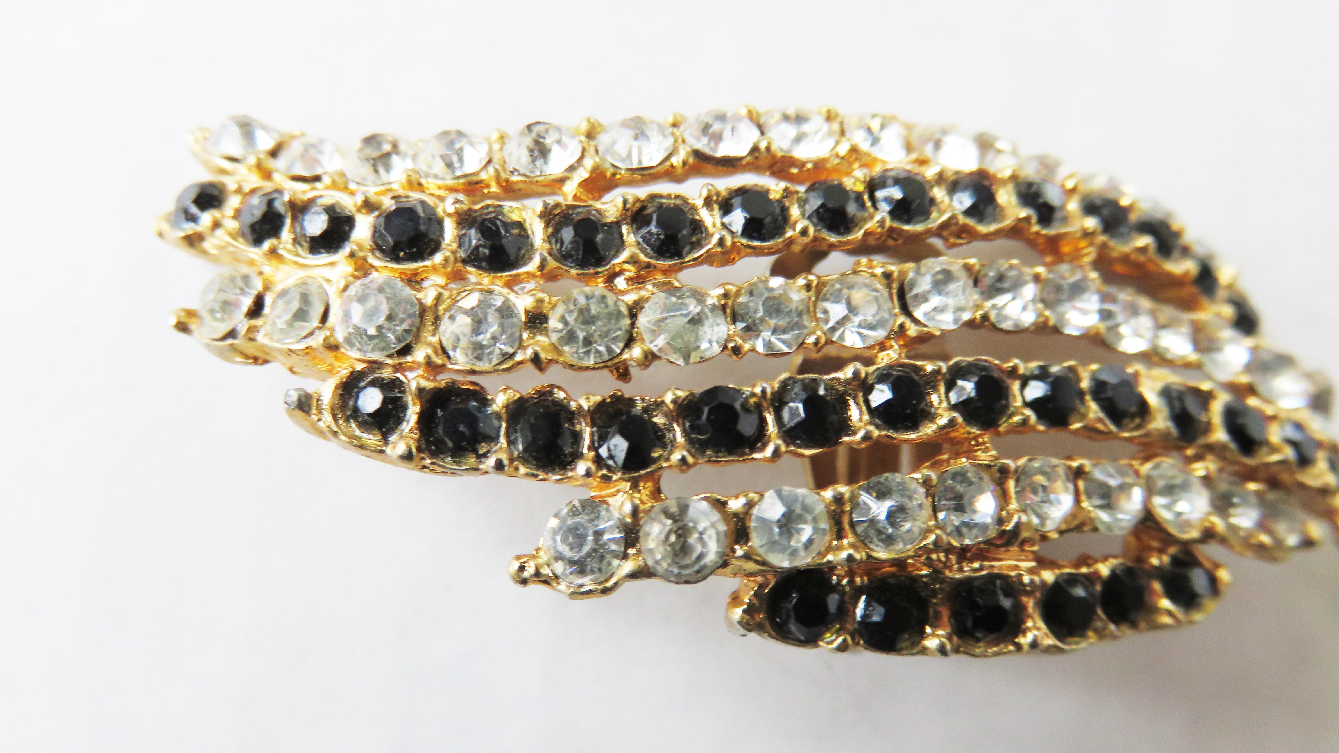Large Pearl and Crystal Wing Magazine Cover Earrings 1983 In Good Condition For Sale In Water Mill, NY