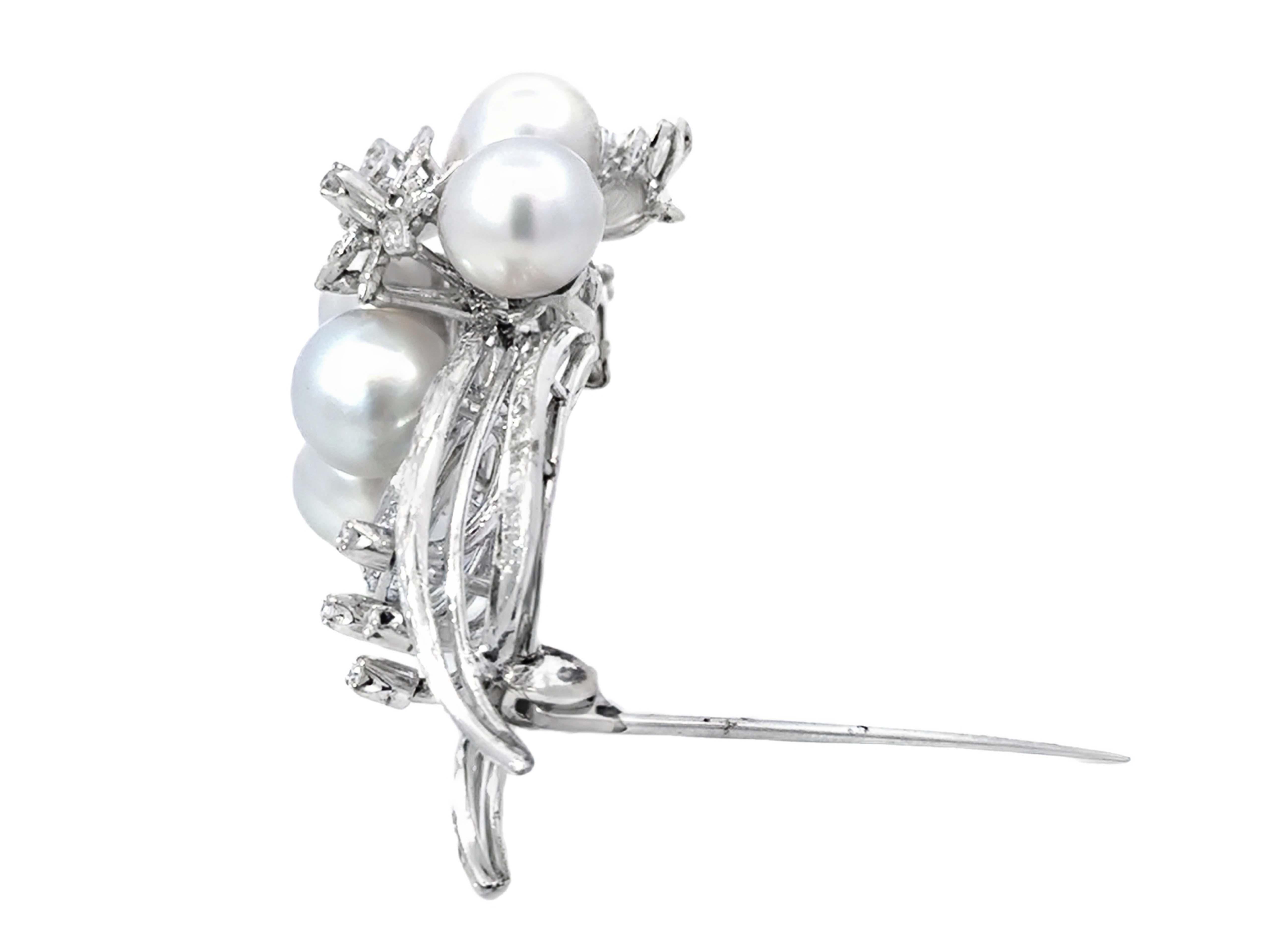 Femenino o masculino Broche grande de perlas y diamantes de oro blanco de 18 quilates en venta