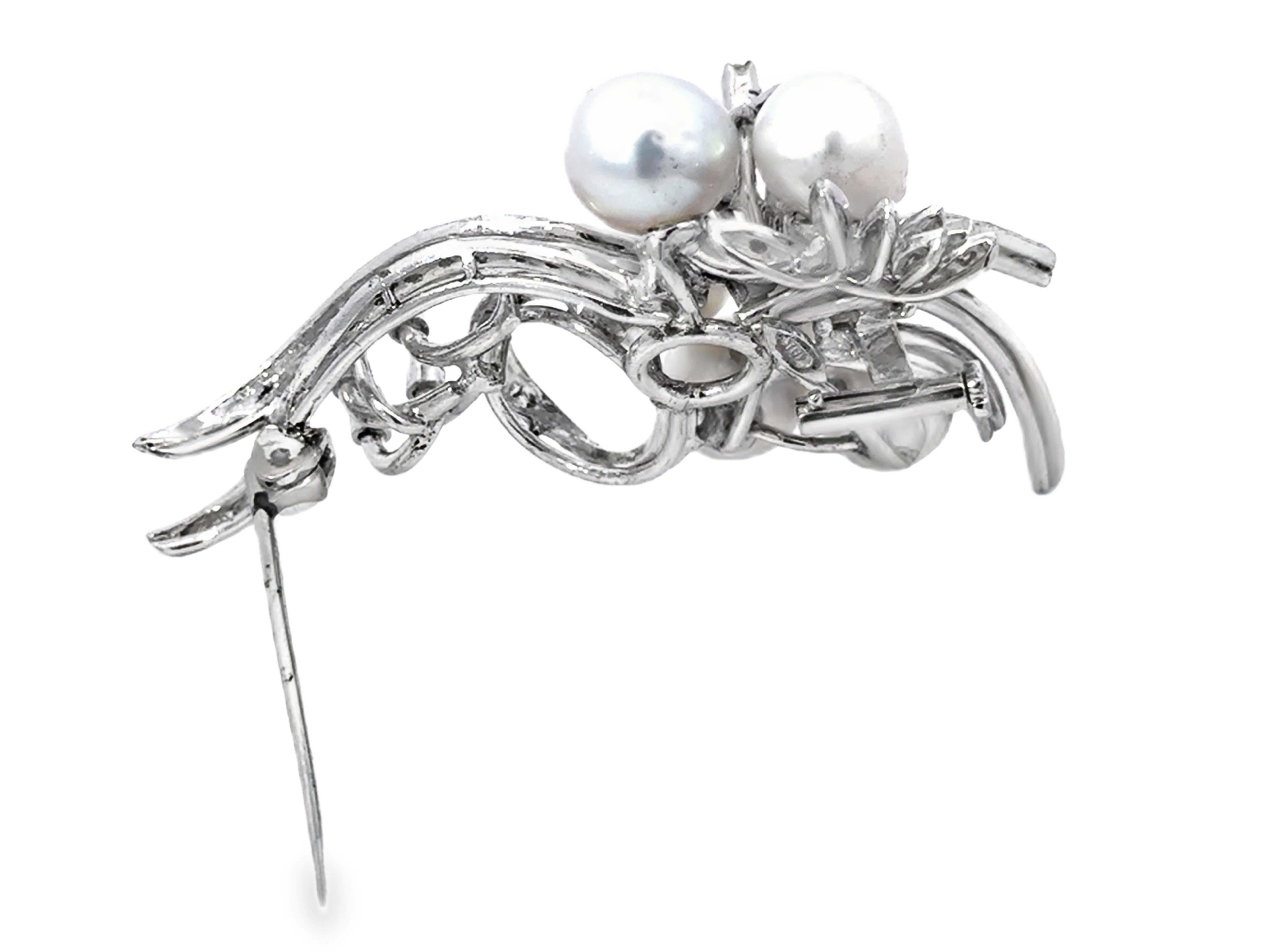 Broche grande de perlas y diamantes de oro blanco de 18 quilates en venta 1