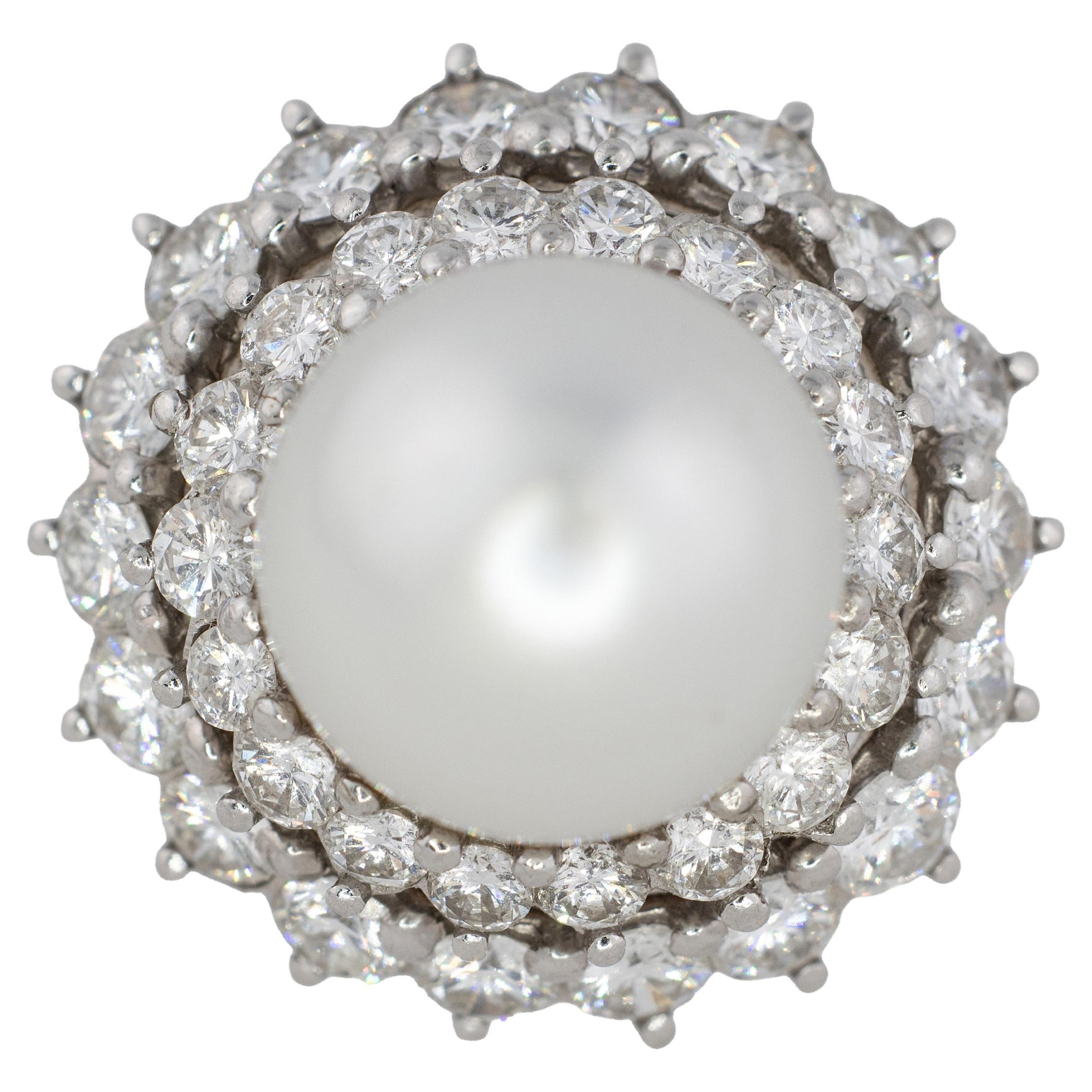 Großer Perlen- und Diamant-Doppelhalo-Ring im Angebot