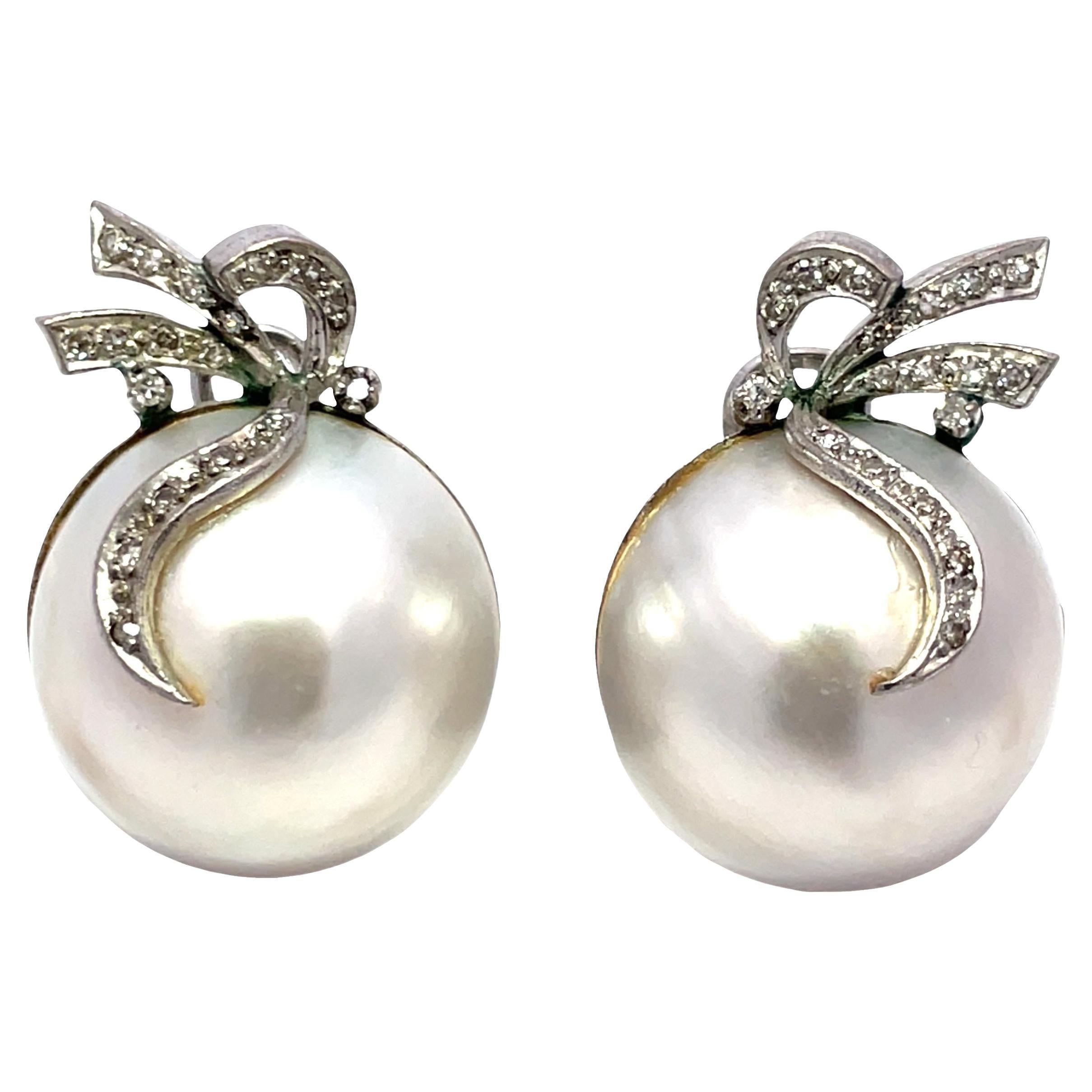 Large Pearl Earrings with Diamond Bow Tops in Silver im Angebot