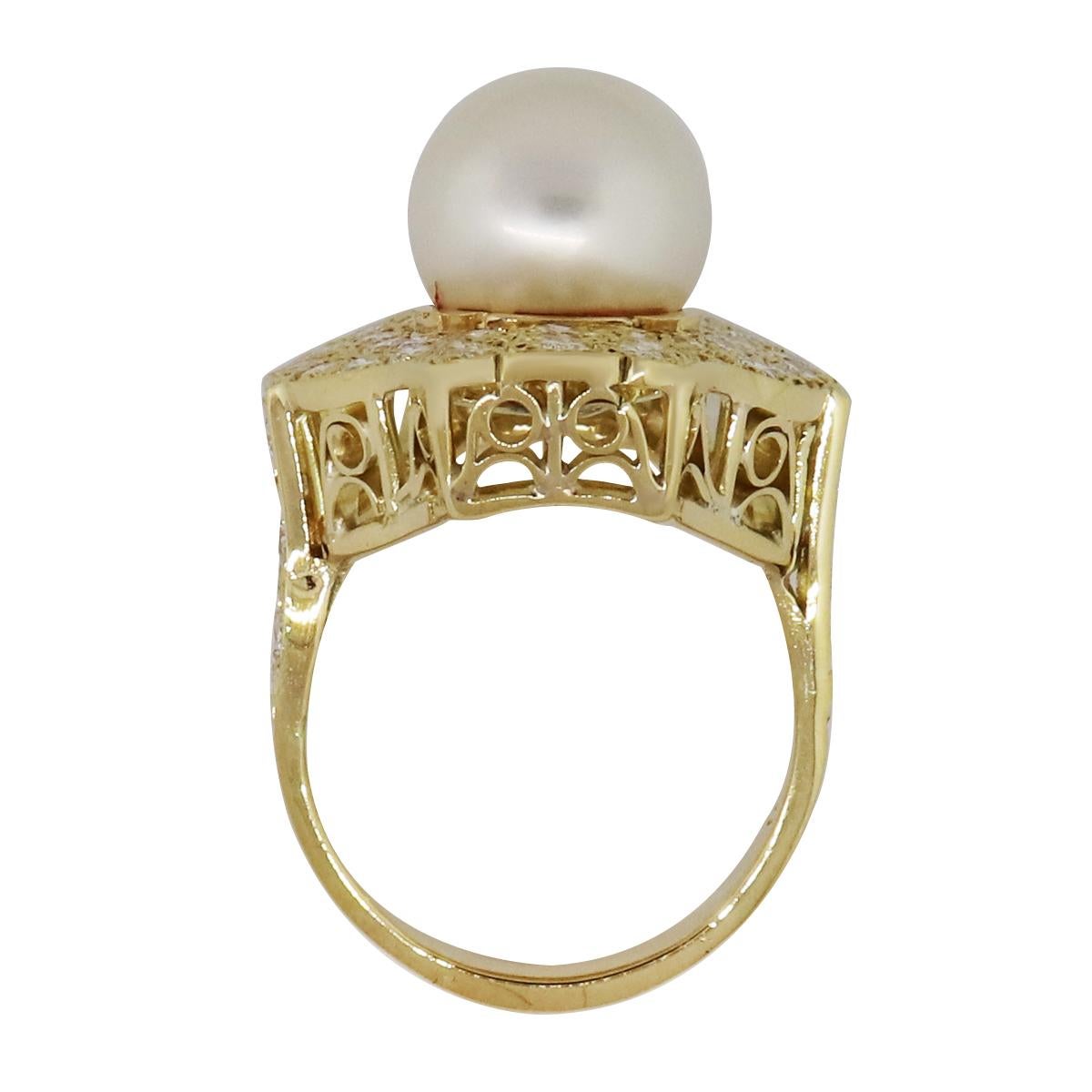 Material: 18k Yellow Gold 
Diamond Details: Approximately 1.40ctw round brilliant diamonds. Diamonds are G/H in color and SI in clarity.
Gemstone Details: Pearl in center measures 11.4mm
Ring Size: 8
Total Weight: 14.6g (9.4dwt)
Measurements: 0.80″