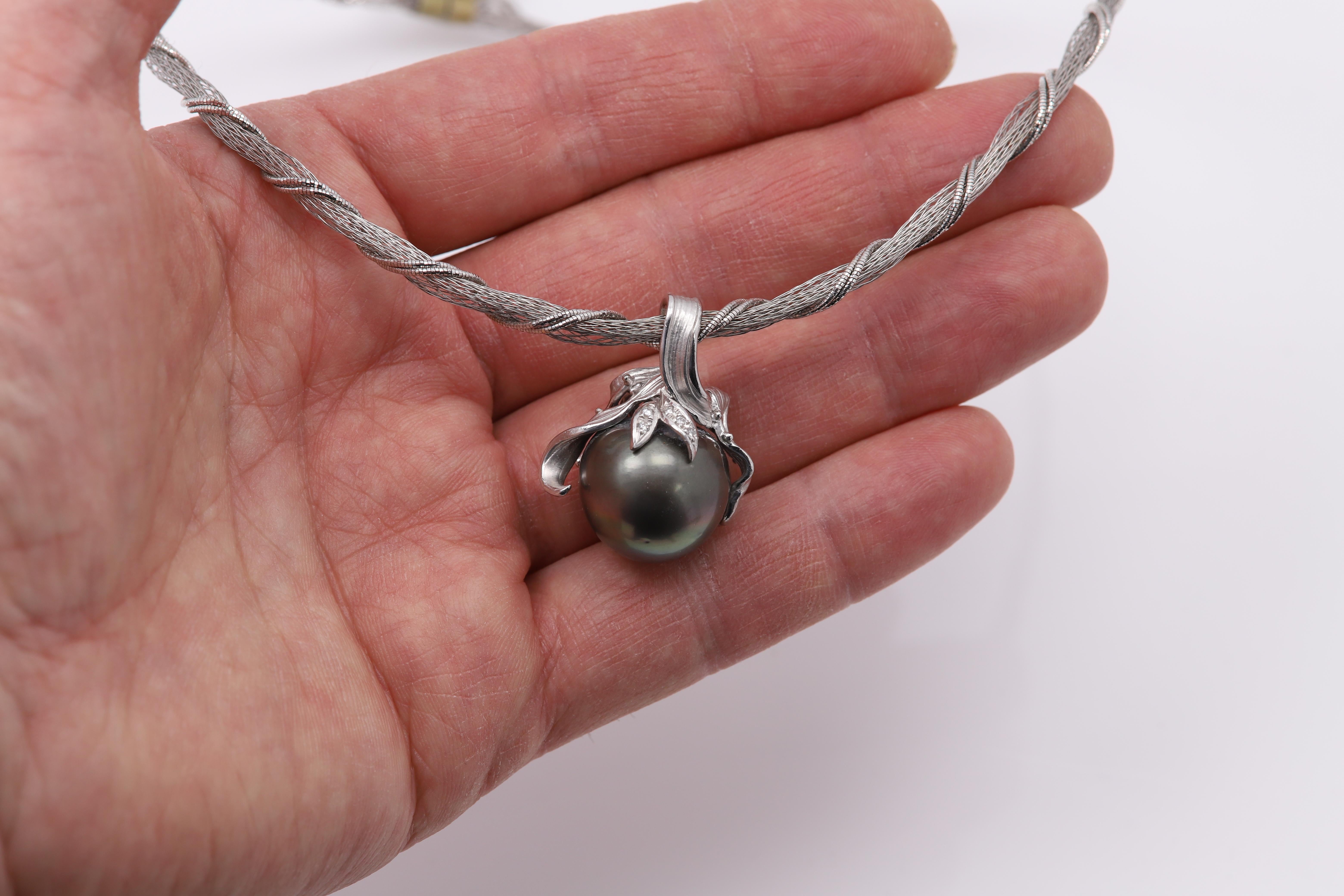 Impressive Necklace  with a very large Pearl pendant

Pearl size approx. 17mm
Grey South Sea Pearl
The pearl is set in Platinum 950 and can be removed from the chain/necklace.
it is a stand alone pendant. this alone weighs approx. 17.0 grams
The