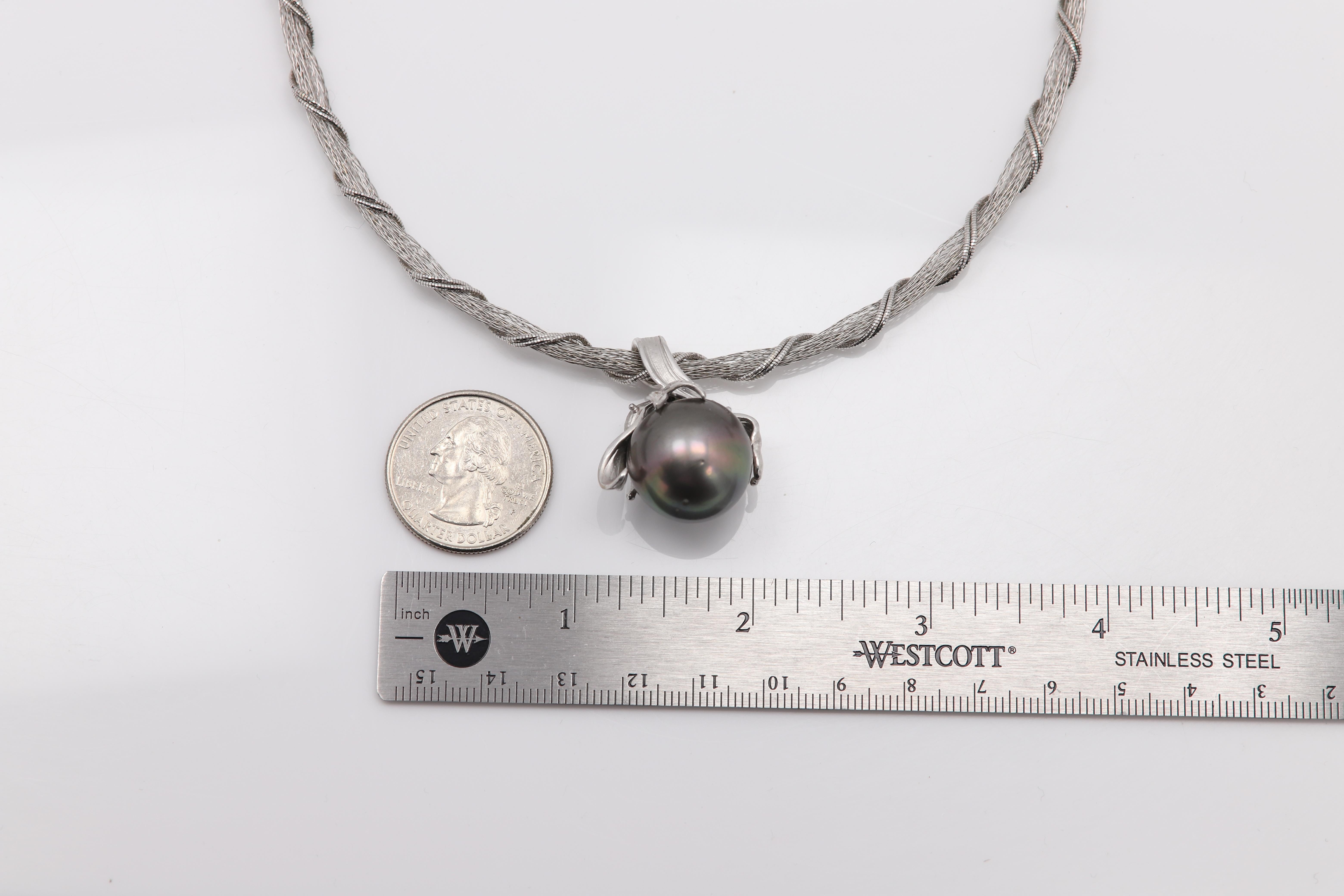 Large pearl Necklace 18 Karat White Gold and Platinum Large Grey South Sea Pearl In Excellent Condition For Sale In Brooklyn, NY