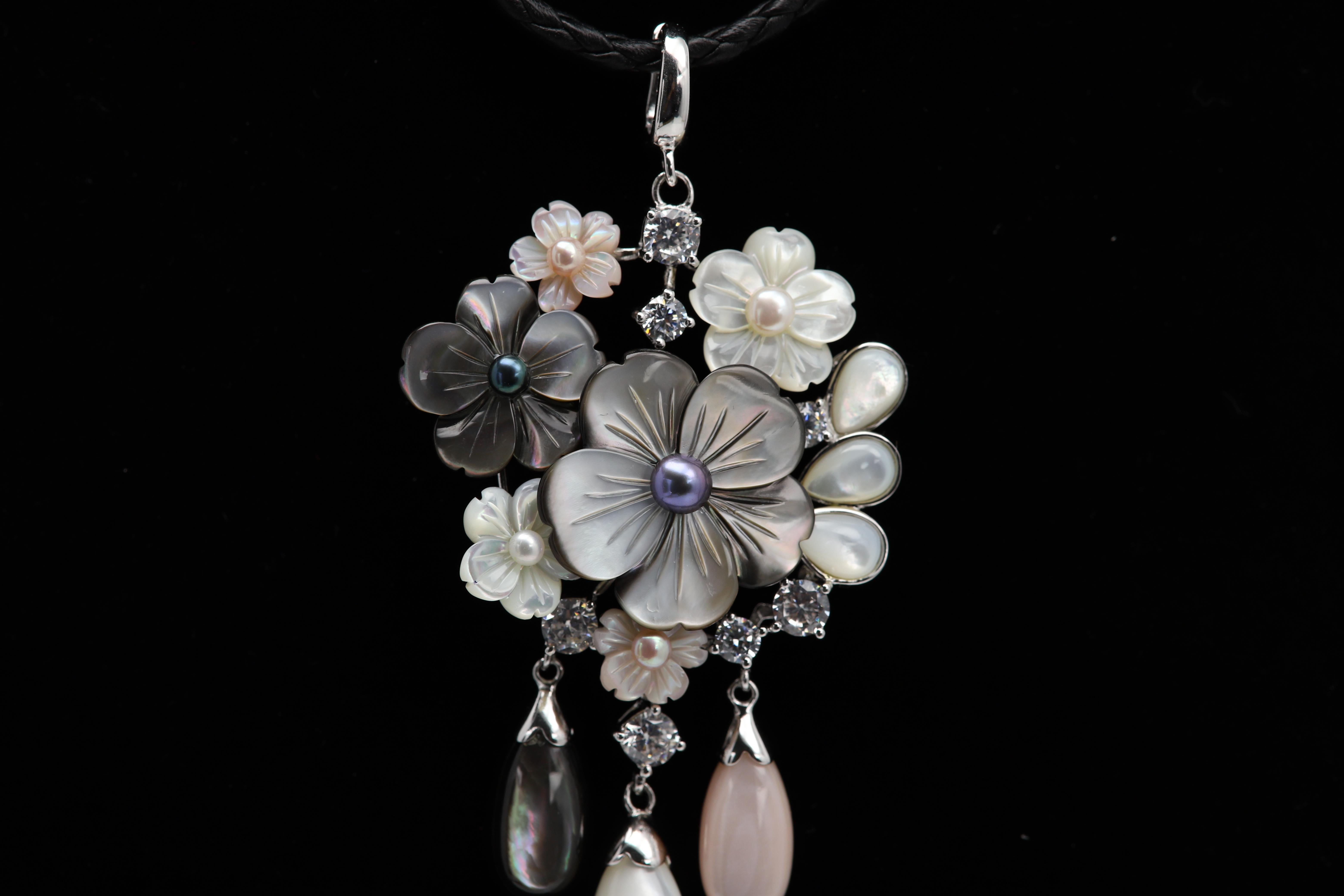 Large Pearl Necklace Mother of Pearl awesome flower Pendant sterling silver 925 For Sale 2