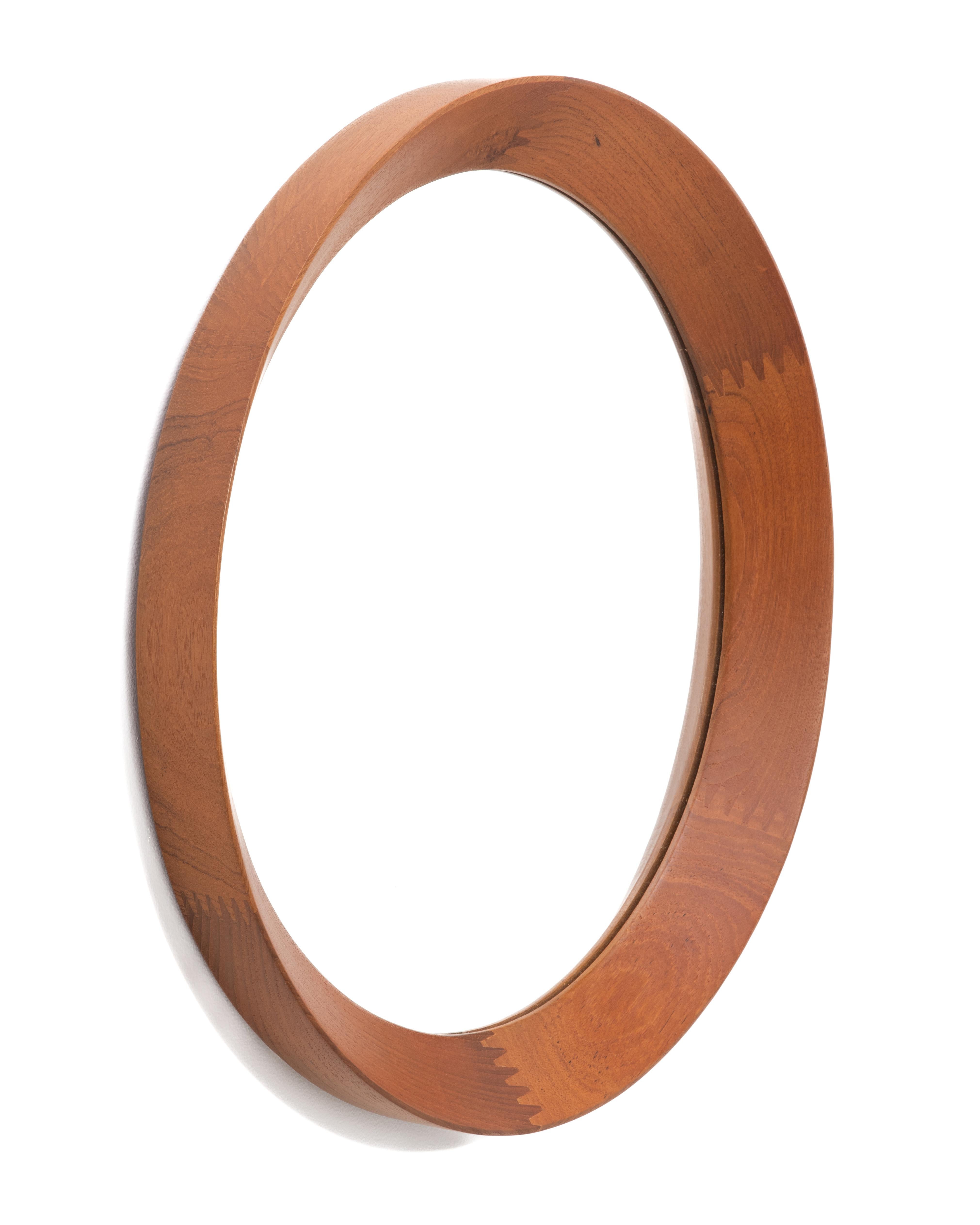 Danois Grand miroir rond en teck massif danois Pedersen & Hansen Vibi J. Finger Joints en vente