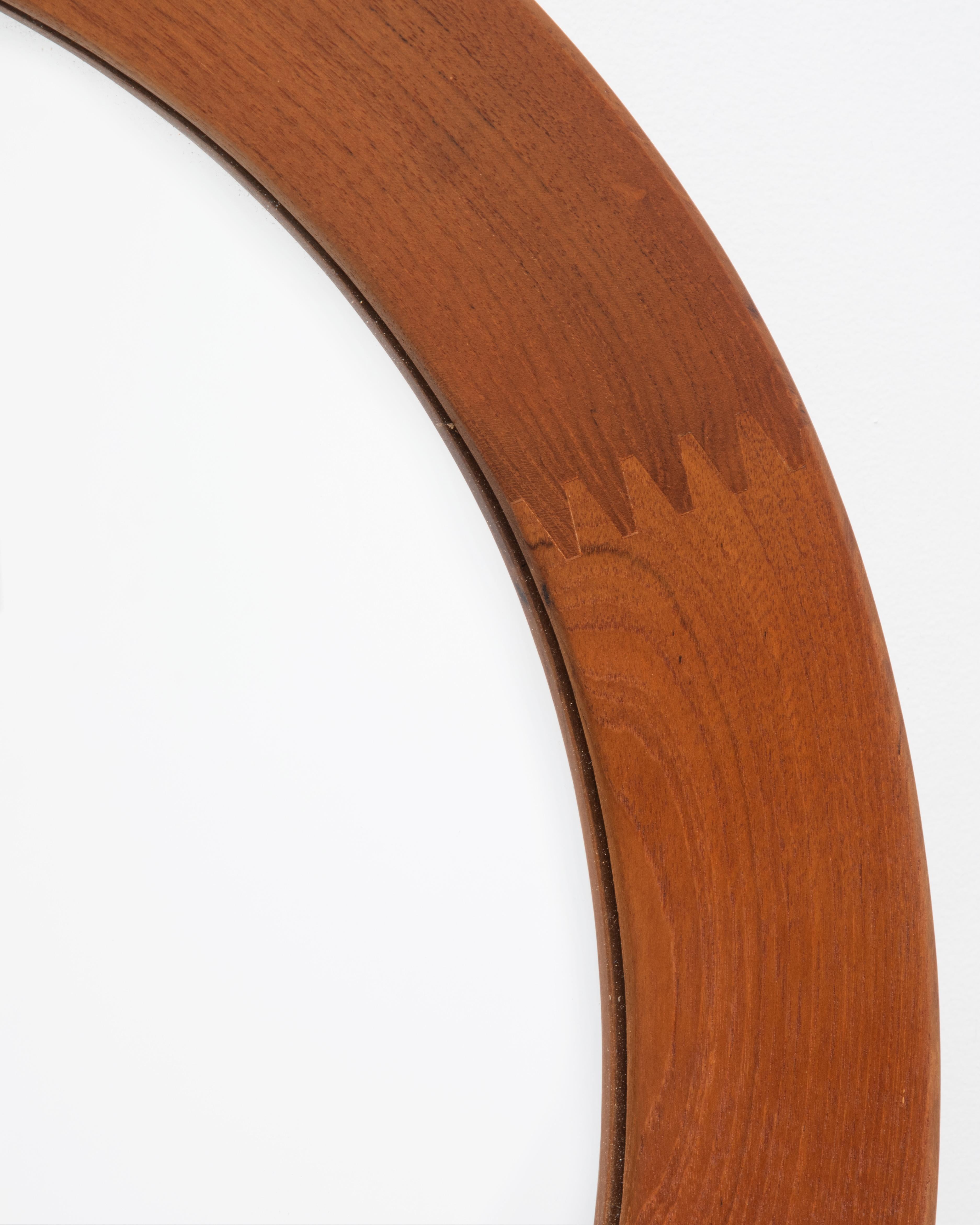 Grand miroir rond en teck massif danois Pedersen & Hansen Vibi J. Finger Joints Bon état - En vente à Forest Grove, PA