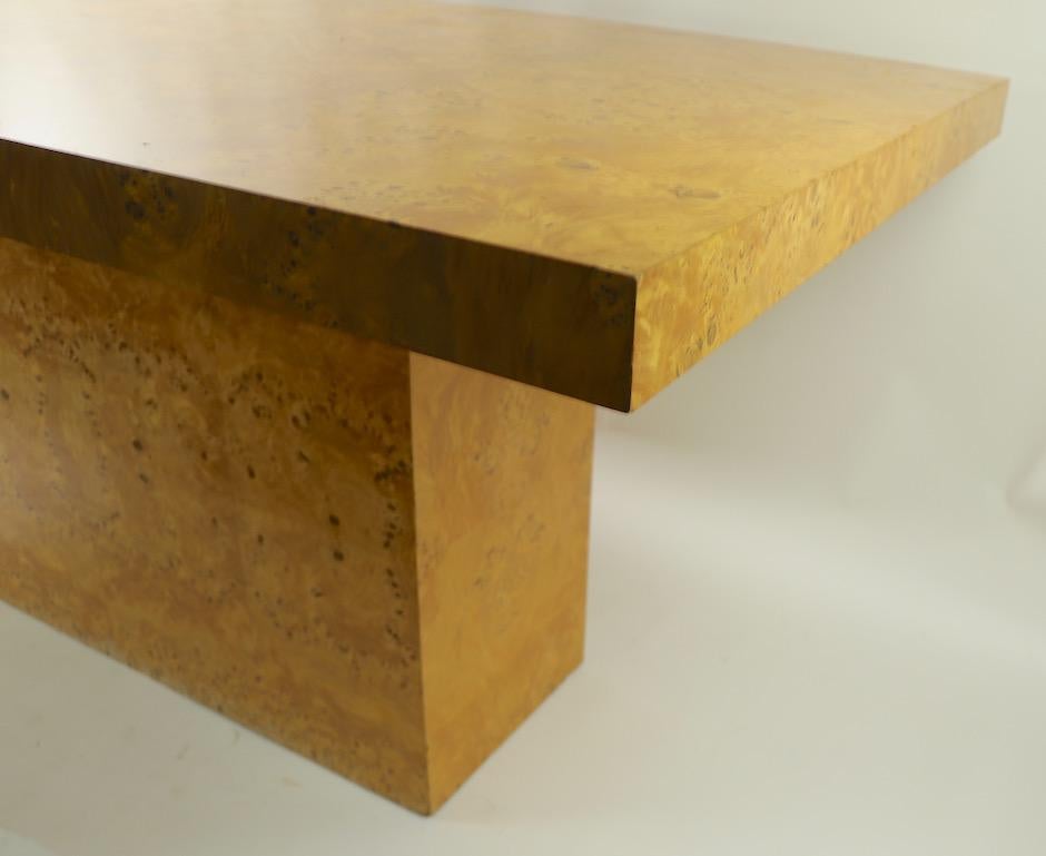 Large Pedestal Base Burl Dining Table by Baughman for Dillingham In Good Condition In New York, NY