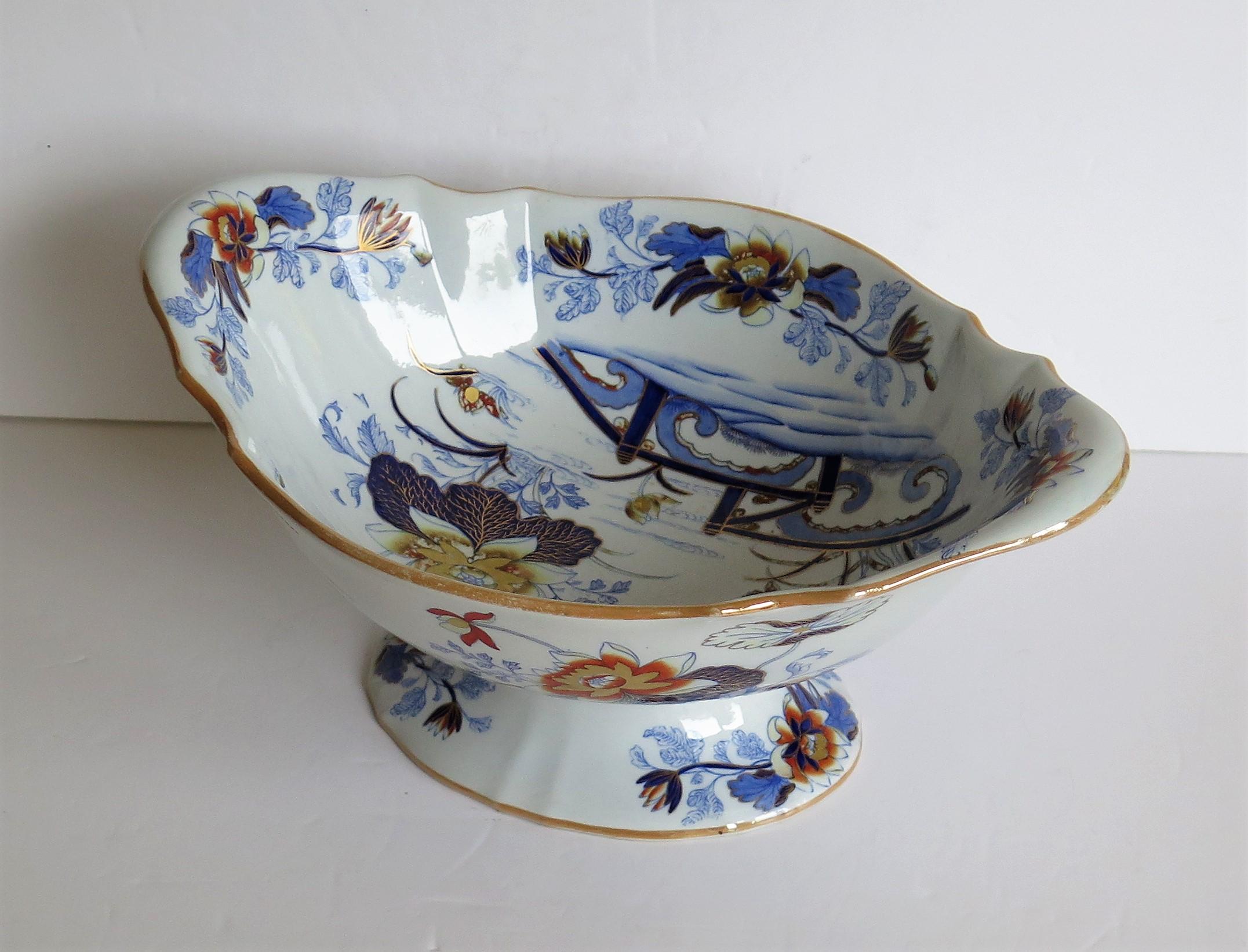 Hand-Painted Large Wedgwood Pedestal Bowl Centrepiece Stone China Ptn 1156, circa 1840 For Sale