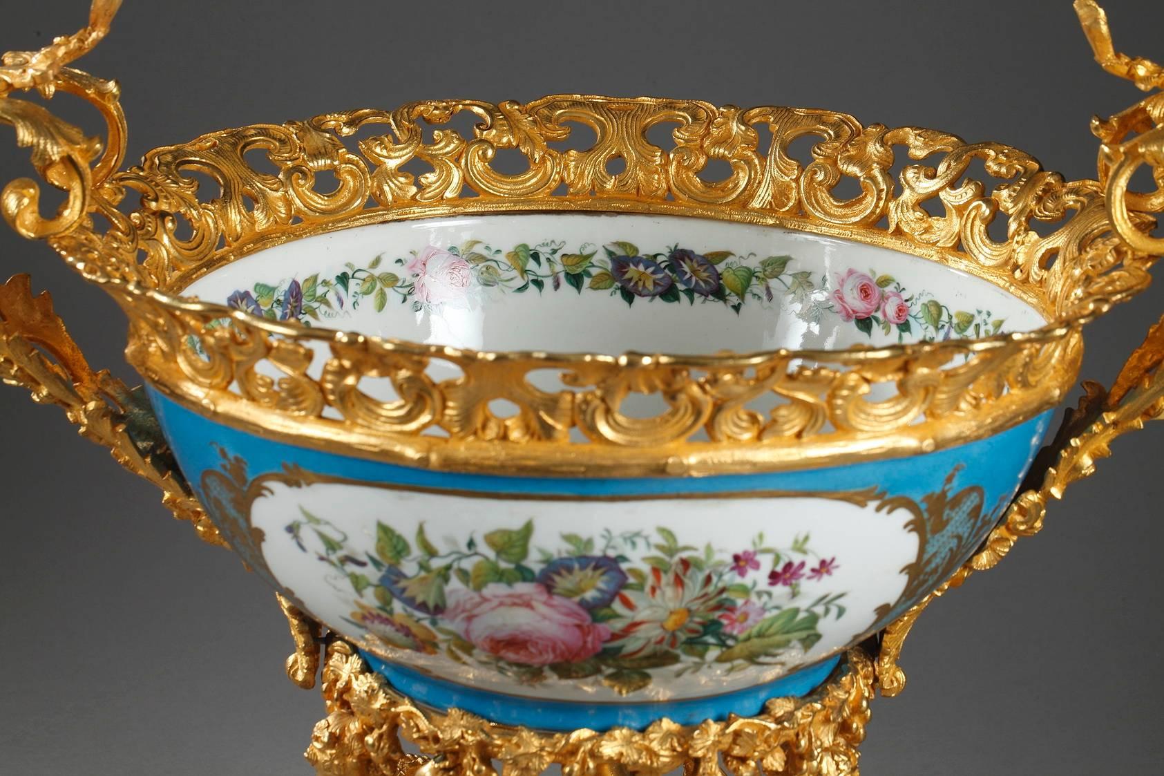 Louis XV Large Pedestal Bowl in Porcelain and Gilt Bronze, 19th Century For Sale