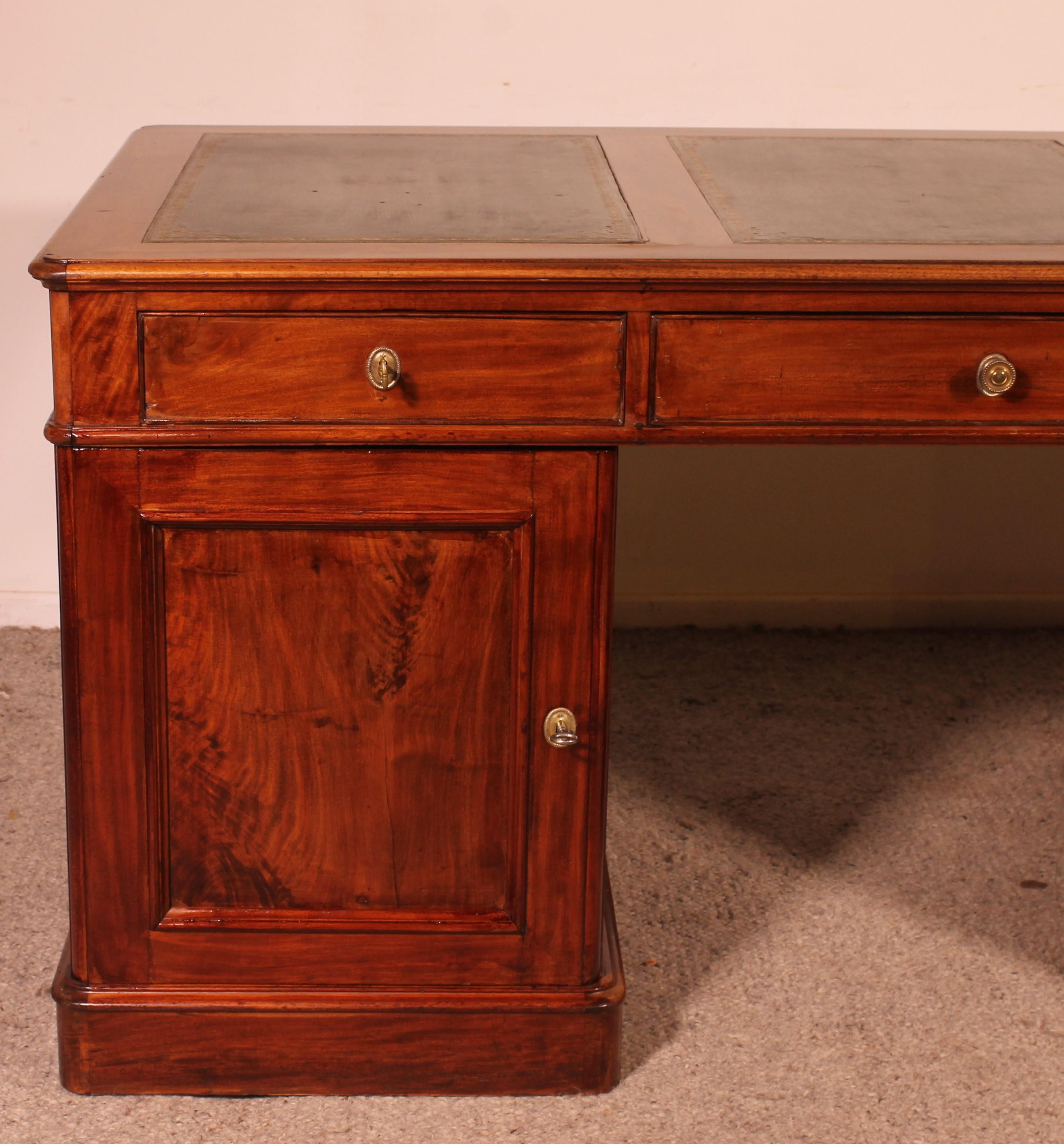 Louis Philippe Large Pedestal Desk In Mahogany From The 19th Century For Sale