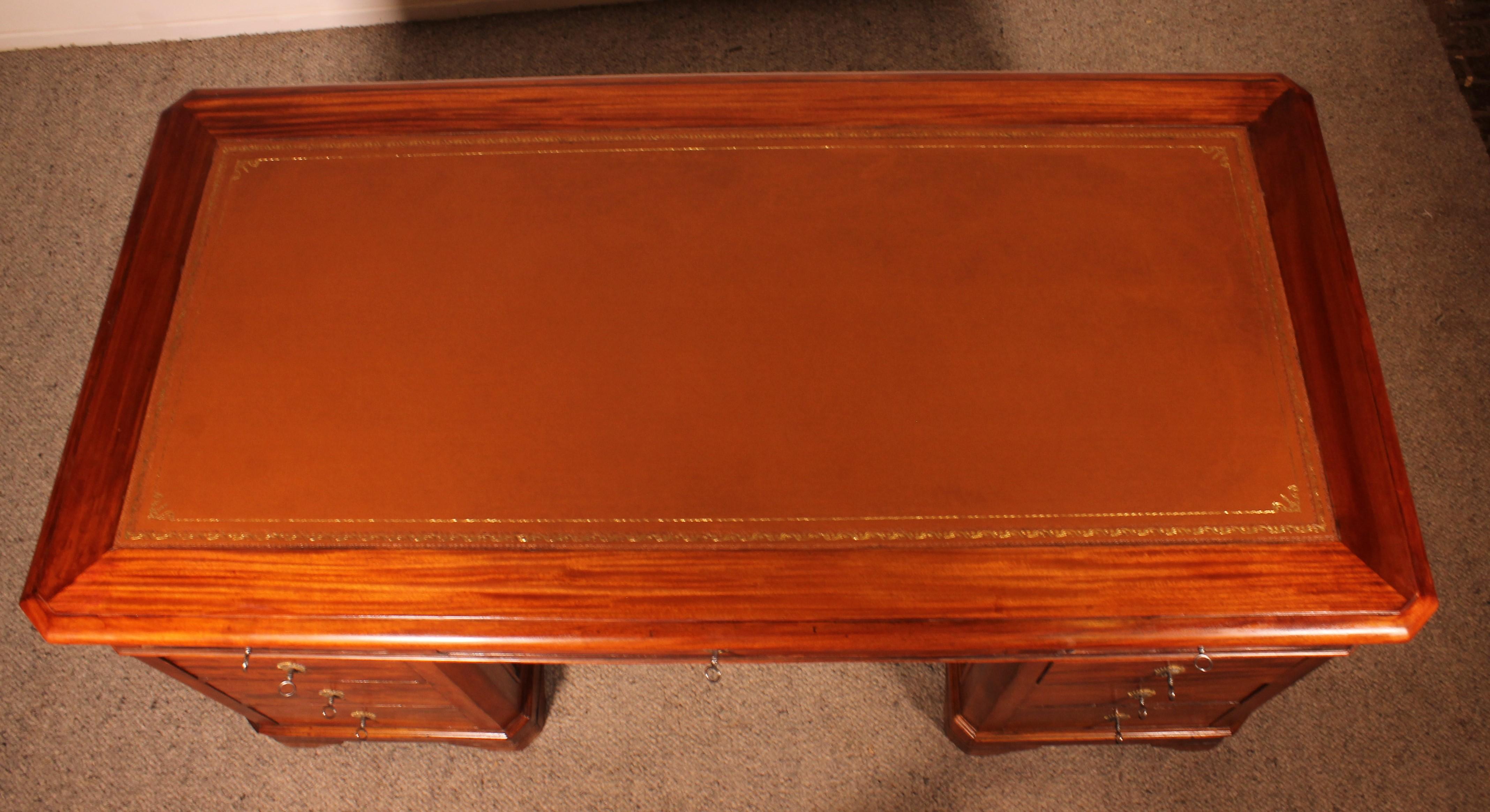 Large Pedestal Desk In Mahogany From The 19th Century For Sale 4