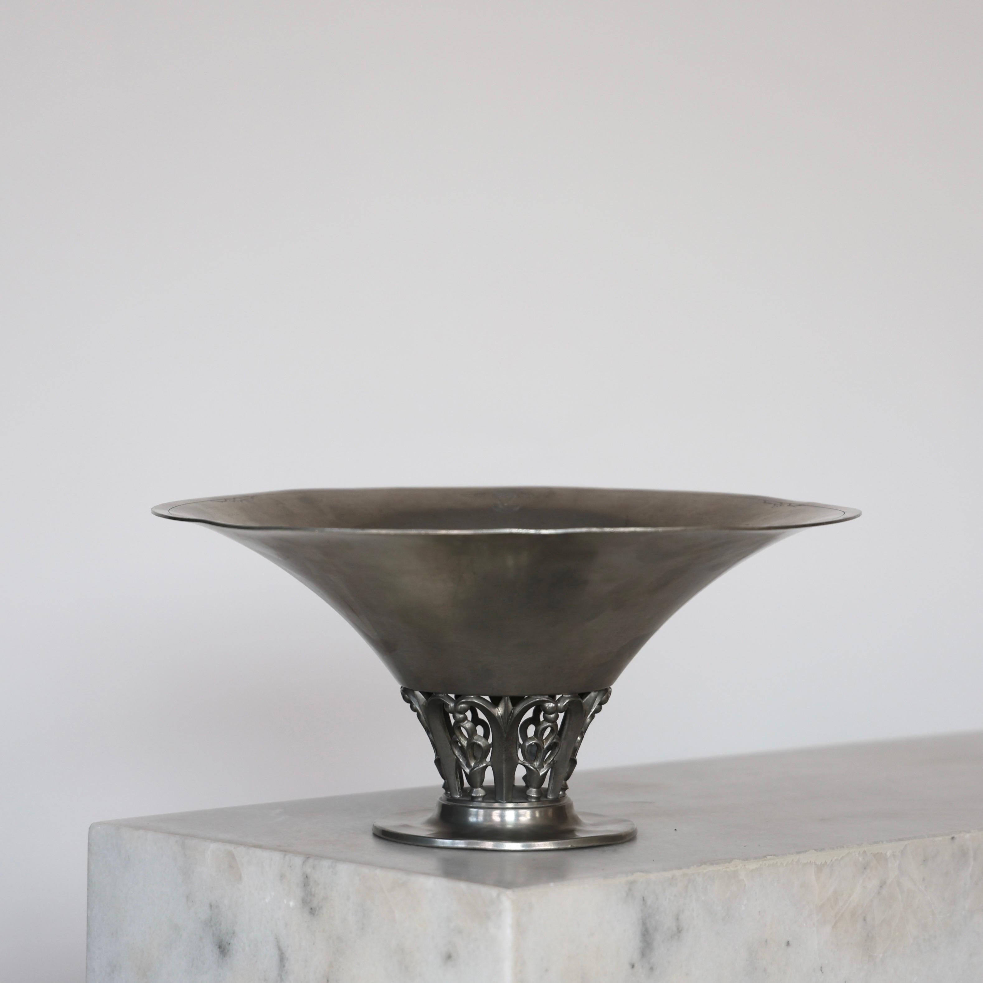 Large Pedestal Pewter Bowl by Just Andersen, 1920s, Denmark For Sale 3