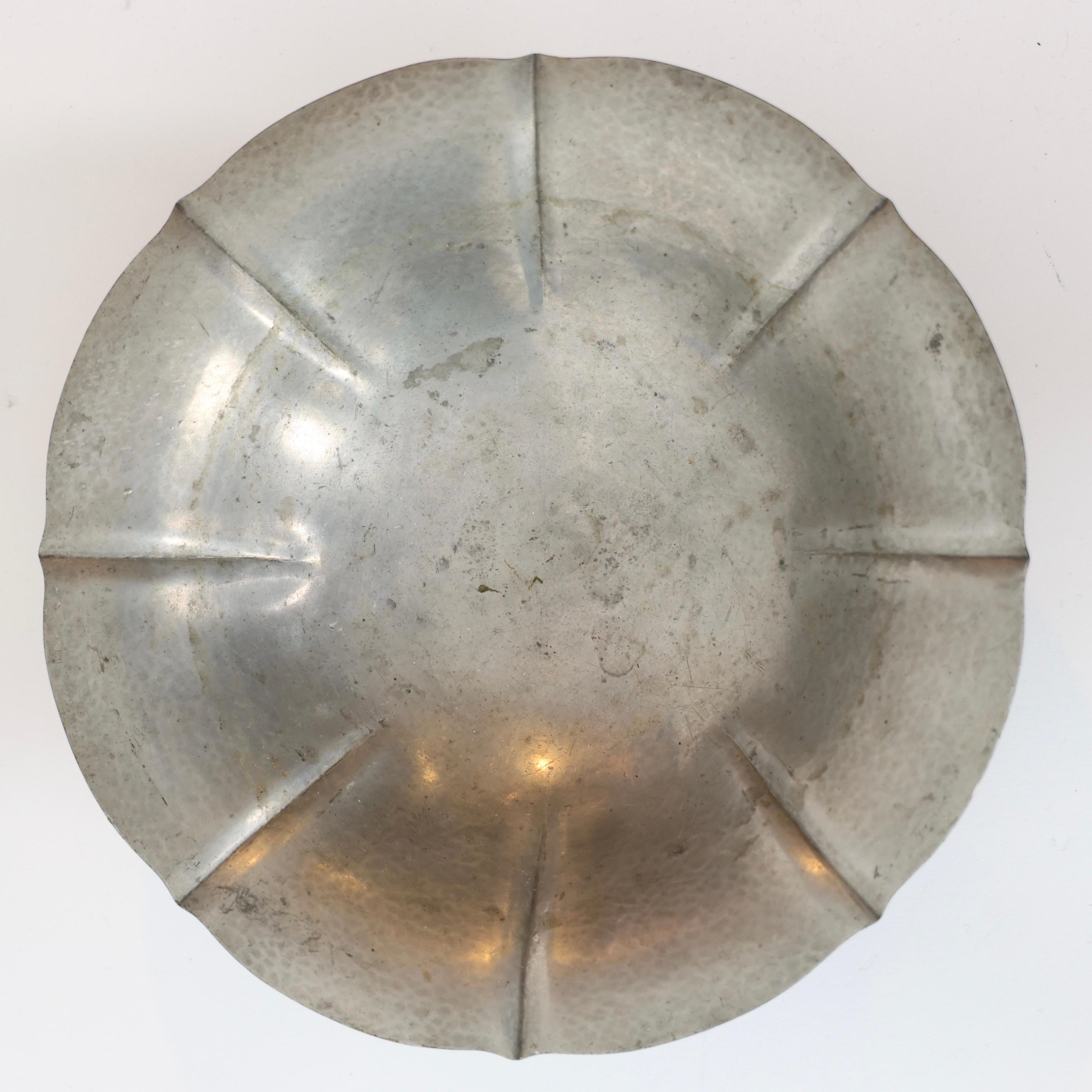 Große Zinnschale auf Sockel von Just Andersen, 1920er Jahre, Dänemark im Angebot 1