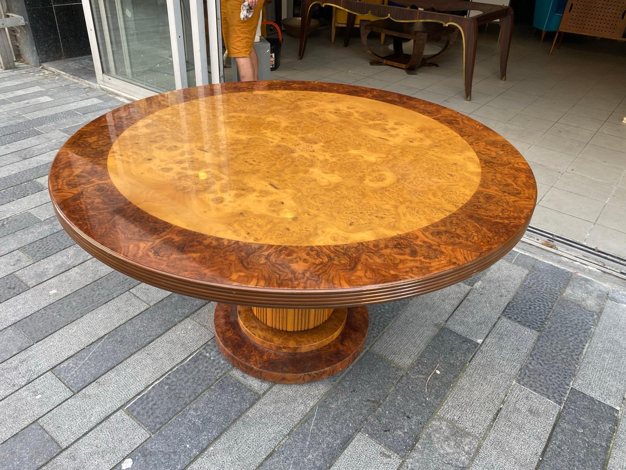 Large Pedestal Table in Elm Burl, Amboyna Burl and Walnut circa 1970 For Sale 1