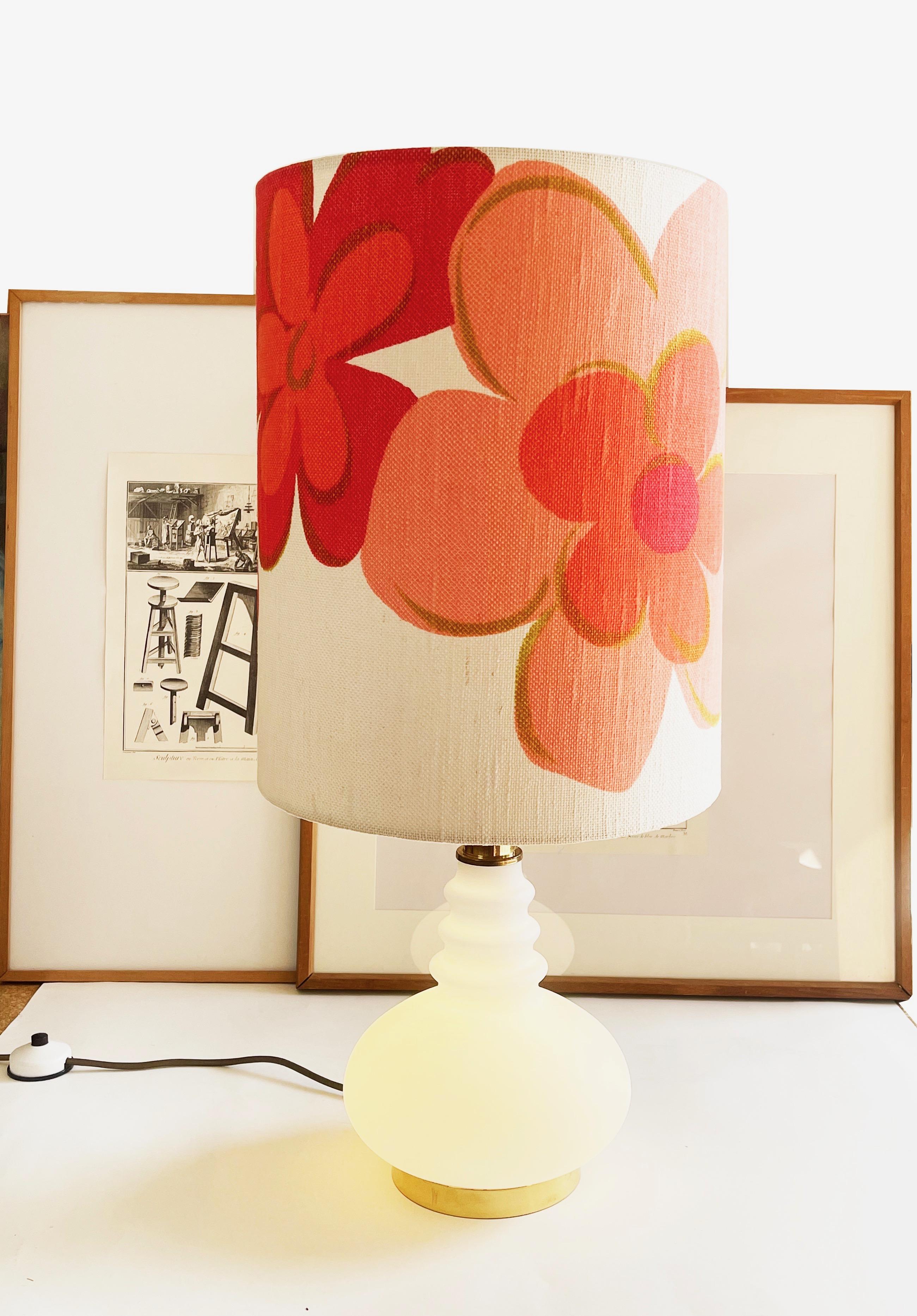 Grande lampada da terra Peill & Putzler degli anni '70, con esplosione floreale bianca e rosa, Germania in vendita 4
