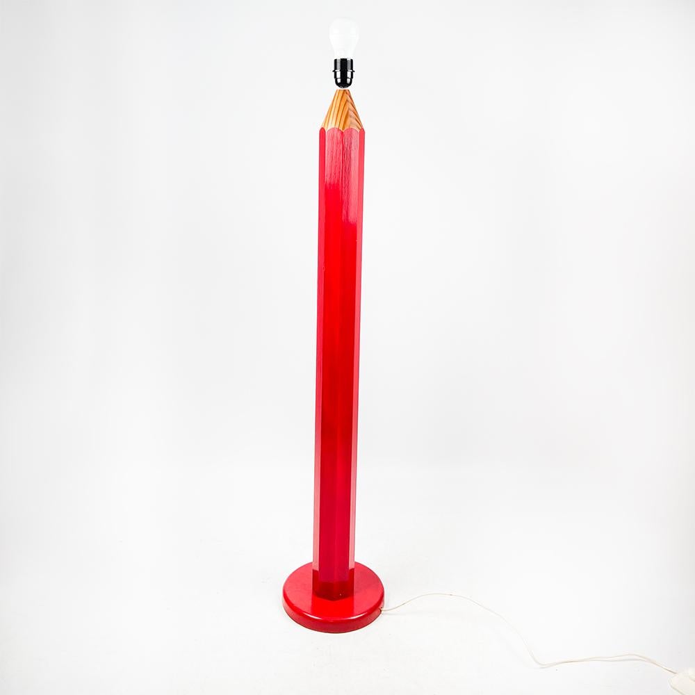 Large Pencil Lamp, 1980s

Wood painted in red imitating the shape of a pencil, emulating the designs of Pierre Sala.

It comes from a lighting store, it has some marks on the wood but it has never been used.

Measurements: 120 cm. height 22 cm. base