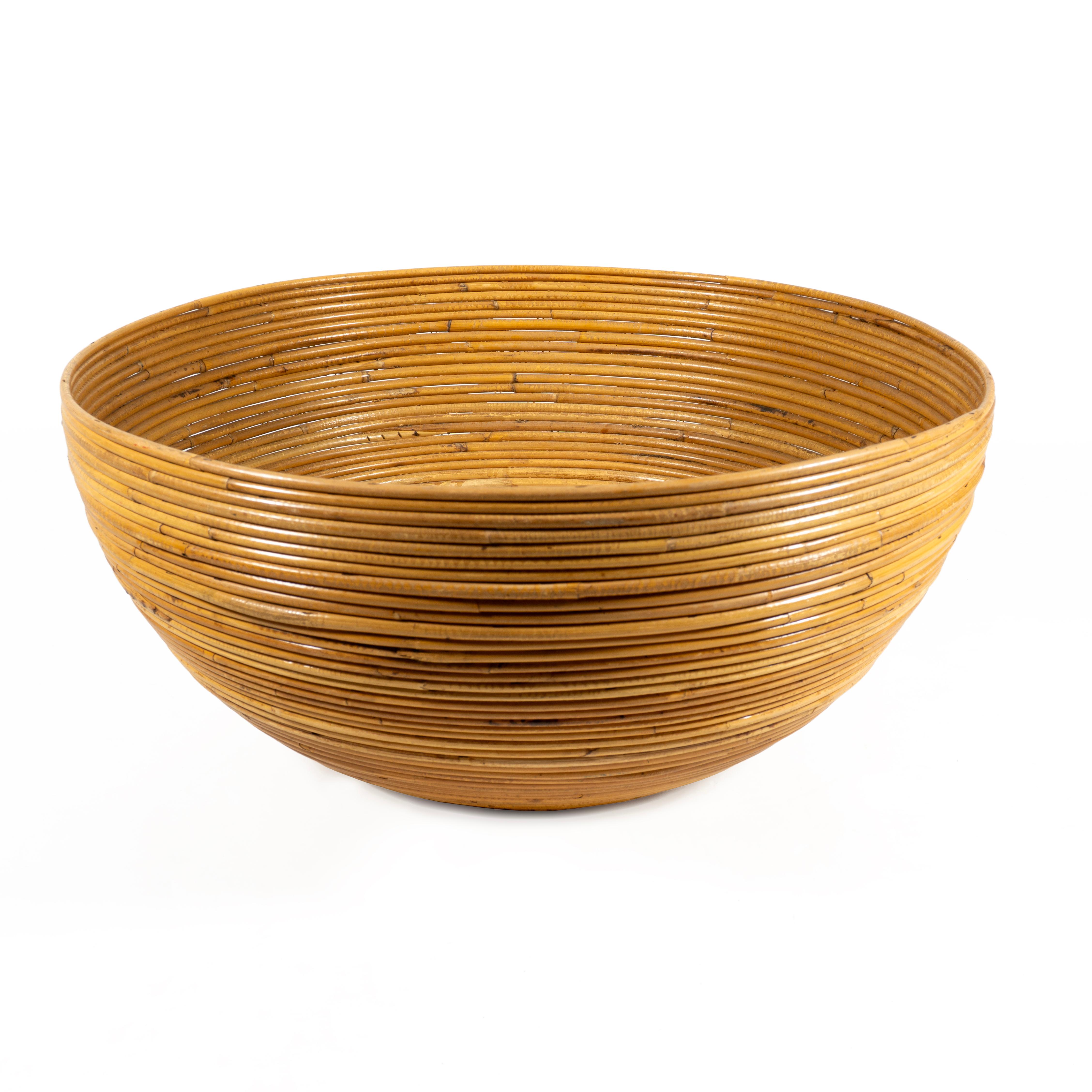 Mid-Century moderno Grande cesto con fioriera in canna di bambù e rattan arrotolato, Italia 1970 in vendita