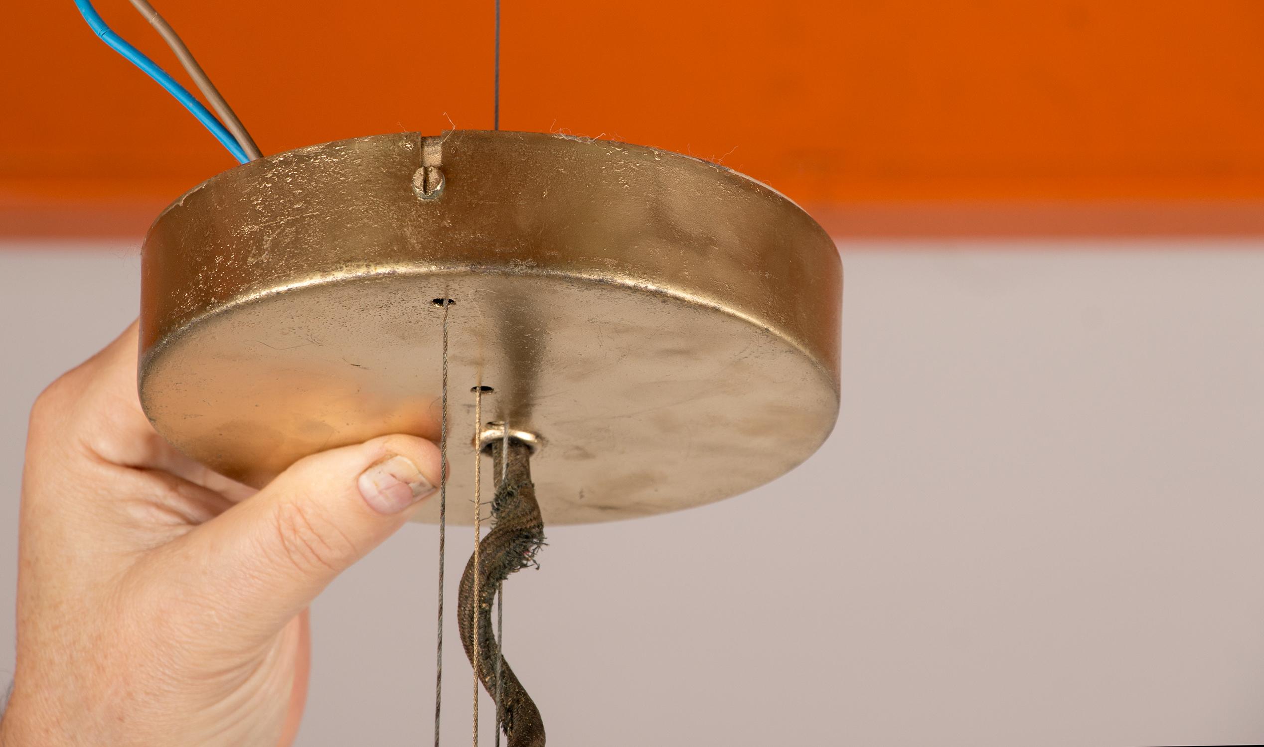 Grande lampe suspendue orientable en verre et laiton, modèle Orion, Schwarz Leuchten en vente 11