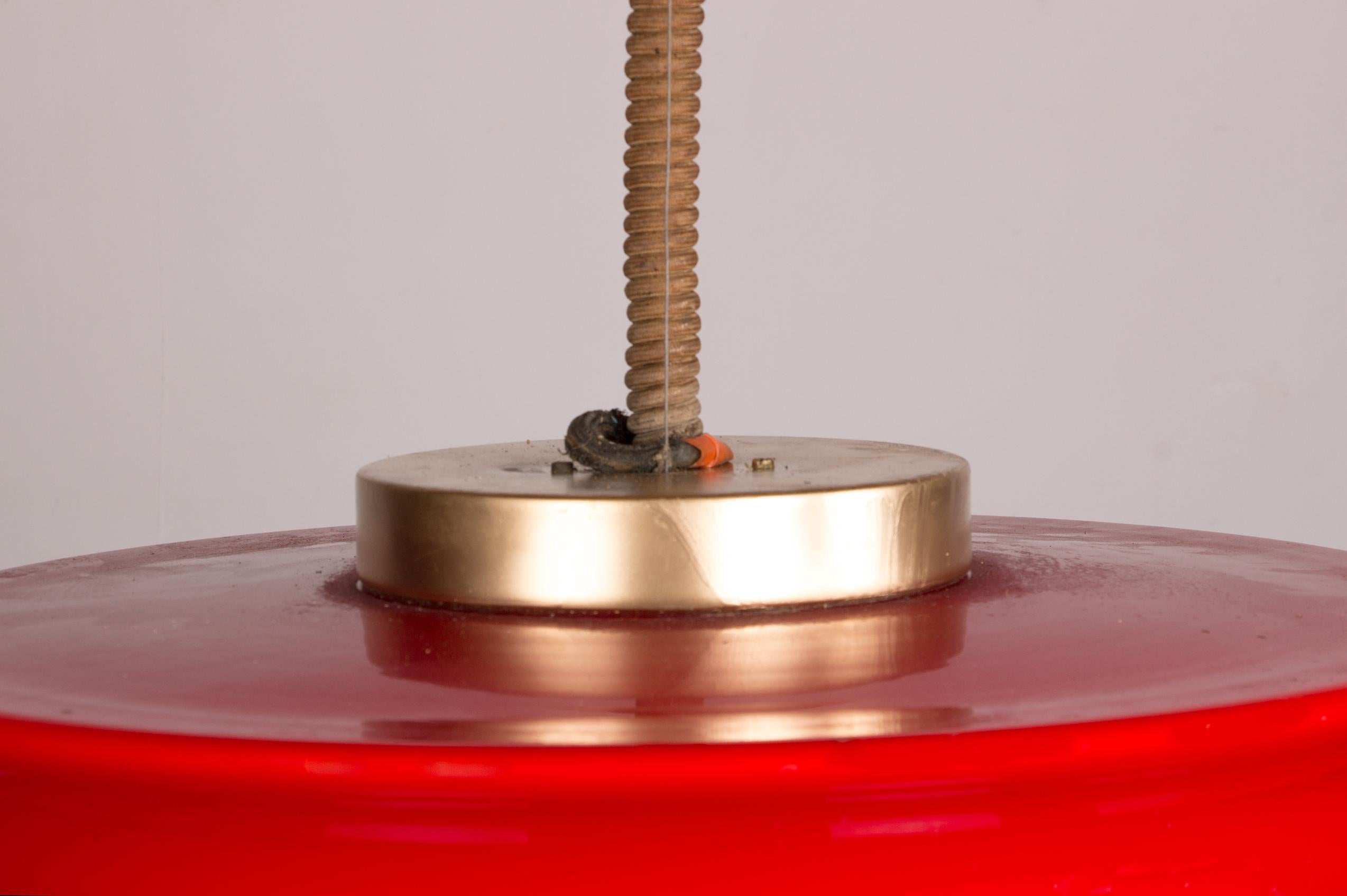 Allemand Grande lampe suspendue orientable en verre et laiton, modèle Orion, Schwarz Leuchten en vente