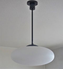 Lampe à suspension d'Arredoluce, Italie, années 1950, diffuseur en verre satiné brossé, diamètre 51 cm