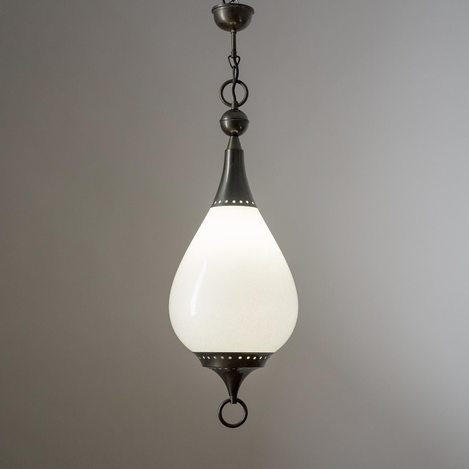 Mid-Century Modern Large Pendant by Reggiani, circa 1960, Murano Glass and Brass