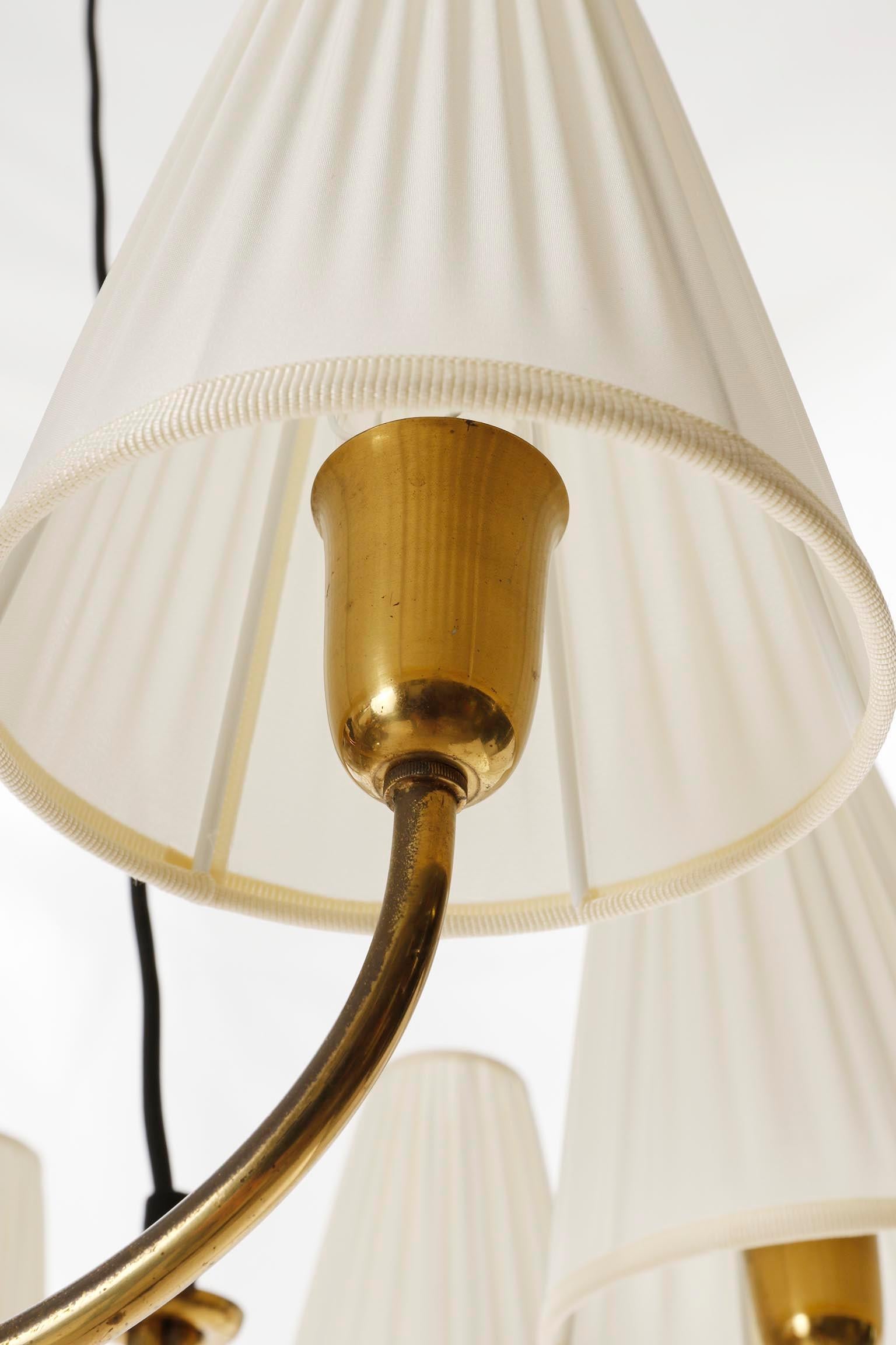 Large Pendant Chandelier Rupert Nikoll, Brass Pleated Cream Fabric Shades, 1950s 5