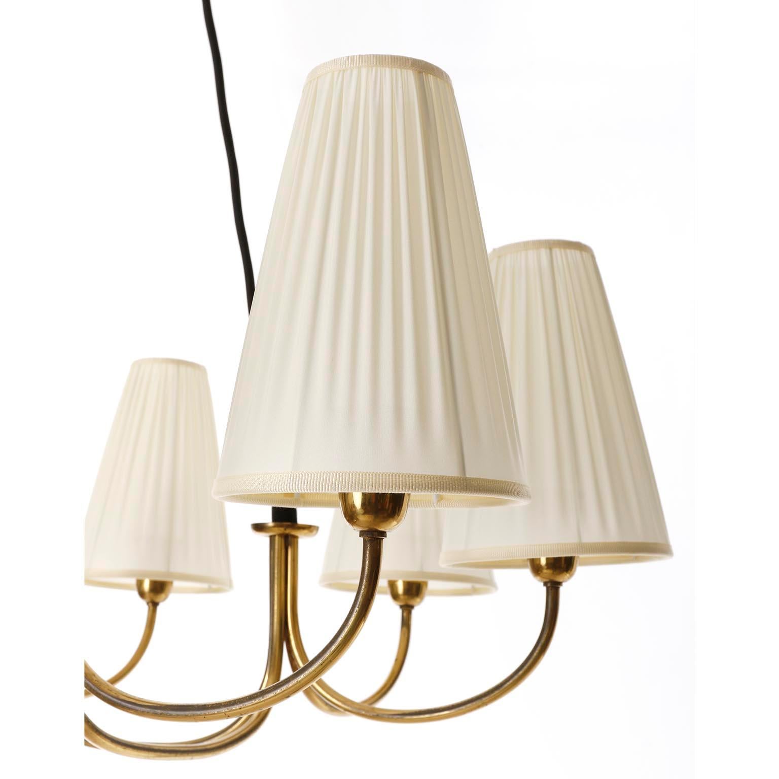 Large Pendant Chandelier Rupert Nikoll, Brass Pleated Cream Fabric Shades, 1950s 4