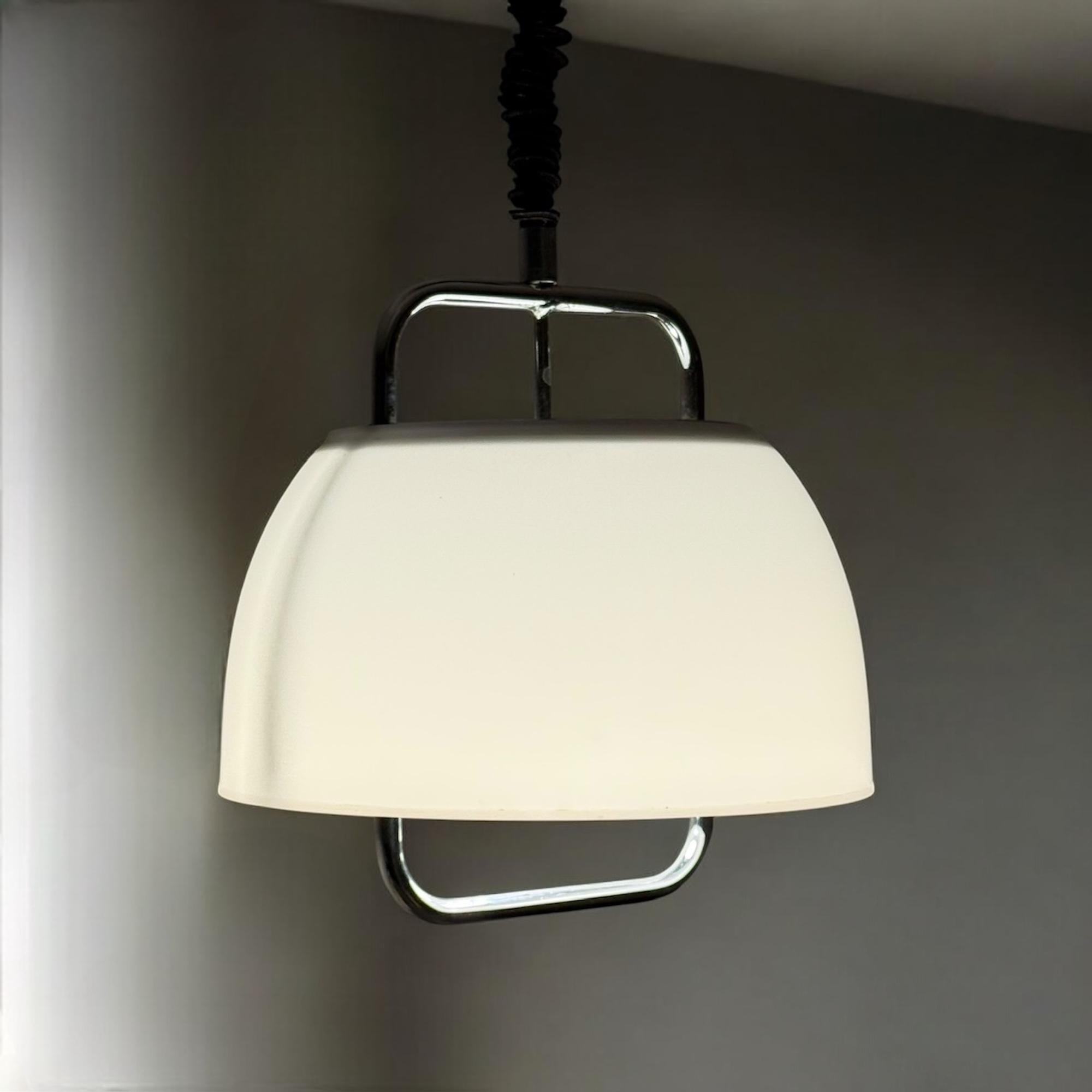 Lampada a sospensione grande di Harvey Guzzini in metallo cromato e metacrilato, anni '70 in vendita 3