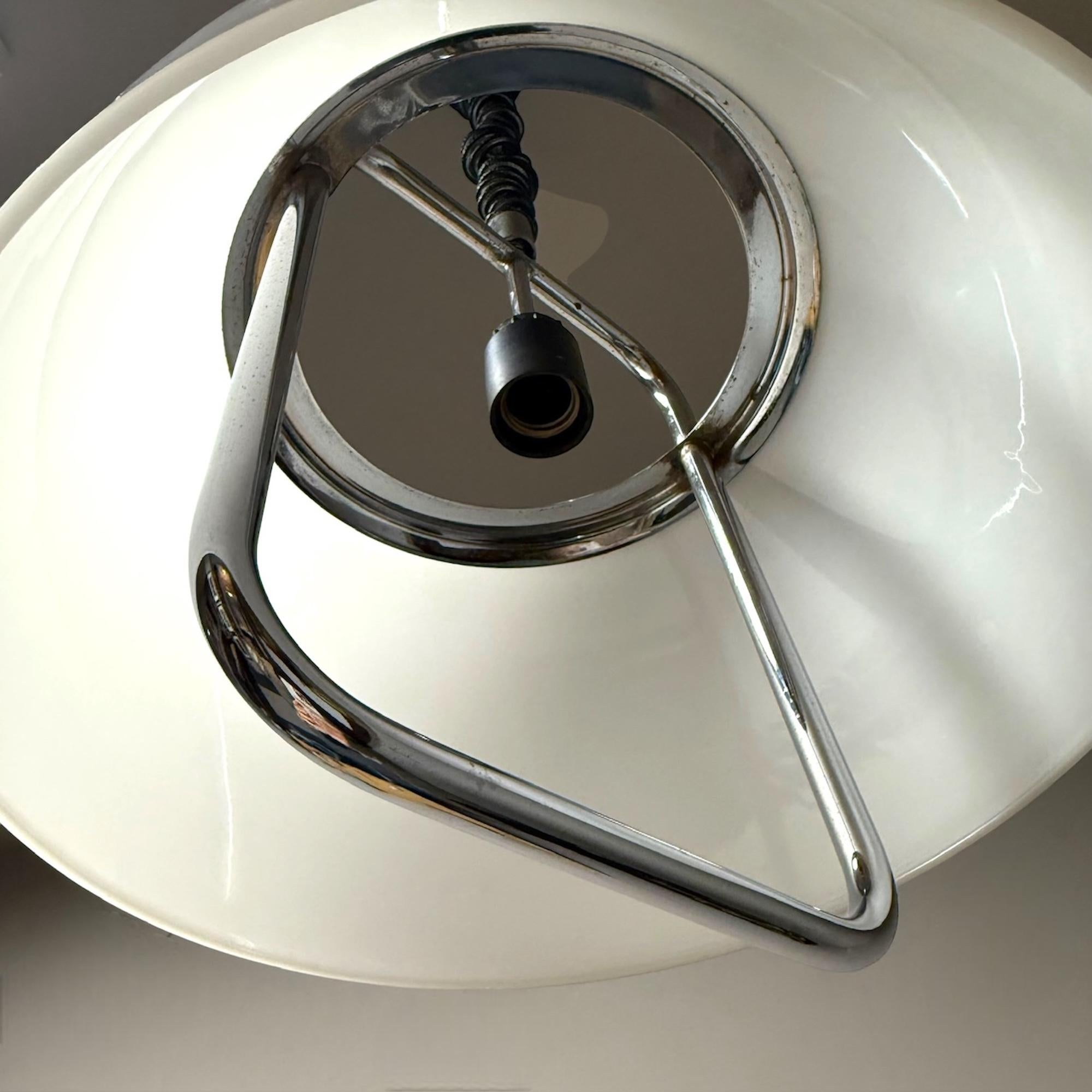 Lampada a sospensione grande di Harvey Guzzini in metallo cromato e metacrilato, anni '70 in vendita 2