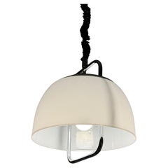 Grande lampe suspendue Harvey Guzzini en métal chromé et méthacrylate, 1970