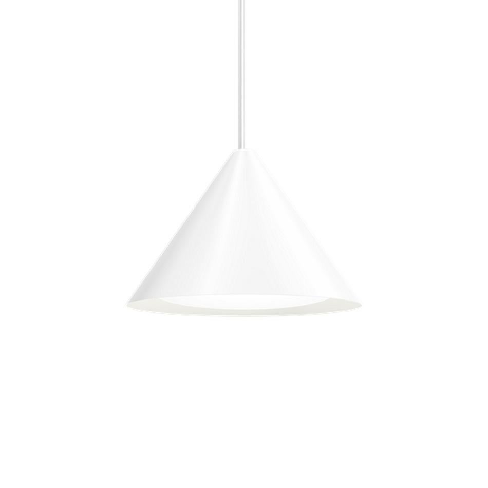 Large pendant lamp by Louis Poulsen
Measures: Width x height x length (mm)
400 x 270 x 400, 4.9 kg
Material: Spun aluminium. Built-in curved diffusor: Injection moulded polycarbonate. Canopy: Yes Cord length: 4 m. The lamp is fitted with an