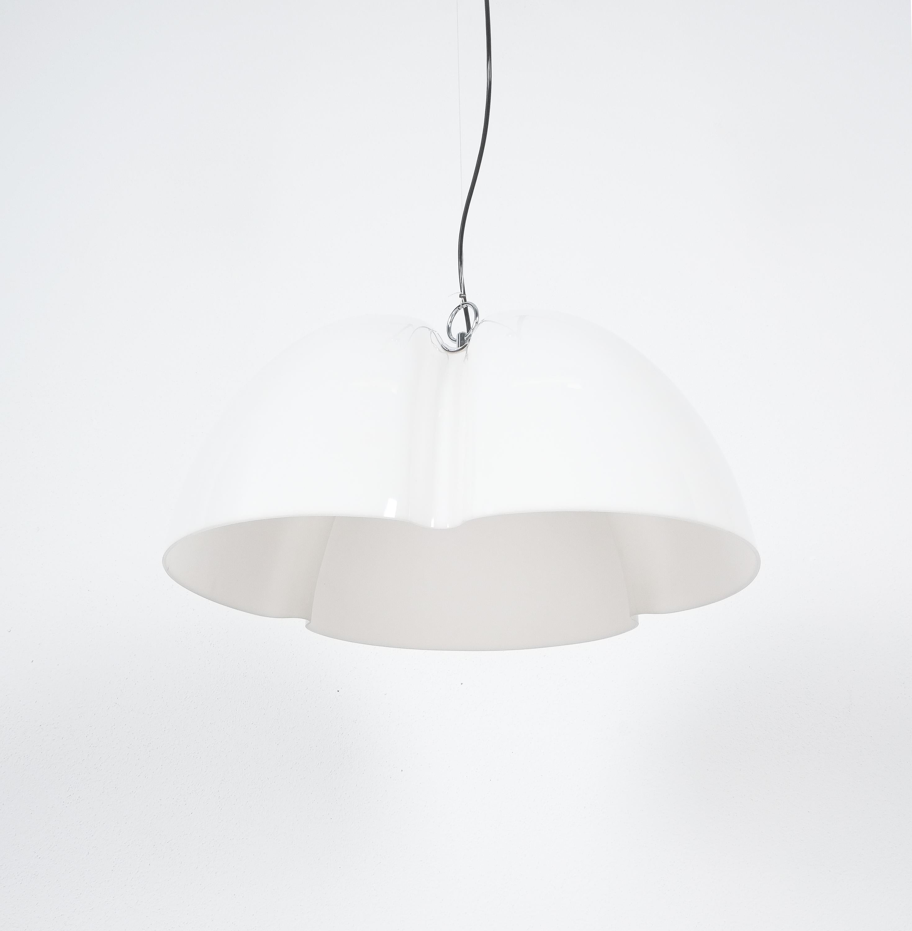 Large pendant lamp Tricena I by Ingo Maurer for Design M 1968, Munich, Germany

Cool light by the German Master of light Info Maurer. The Tricena I is the larger model available from this series with a diameter of approx 23“ featuring an opaque