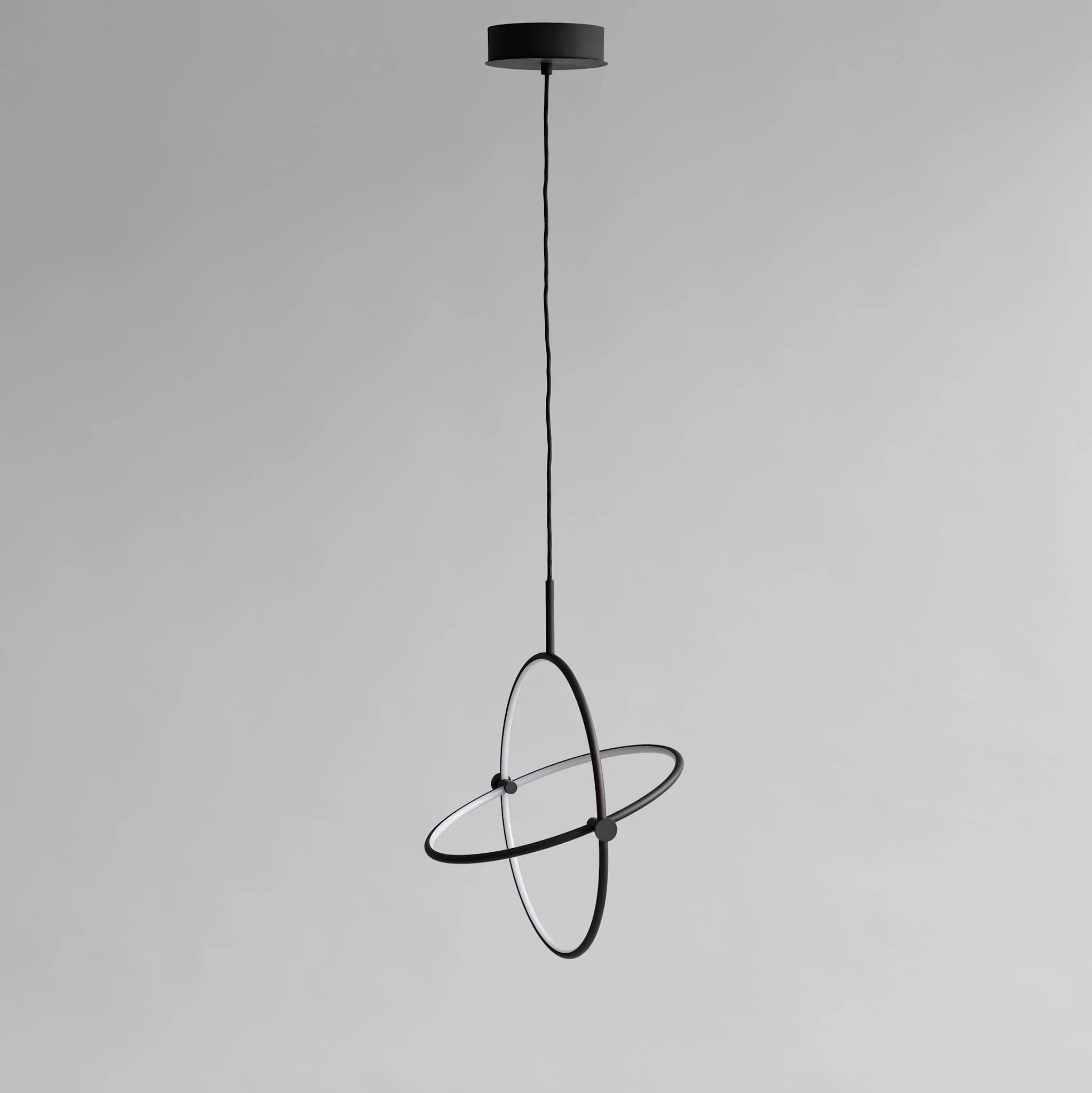 Moderne Grande lampe suspendue, finition patine noire, métal et acrylique, art contemporain. en vente