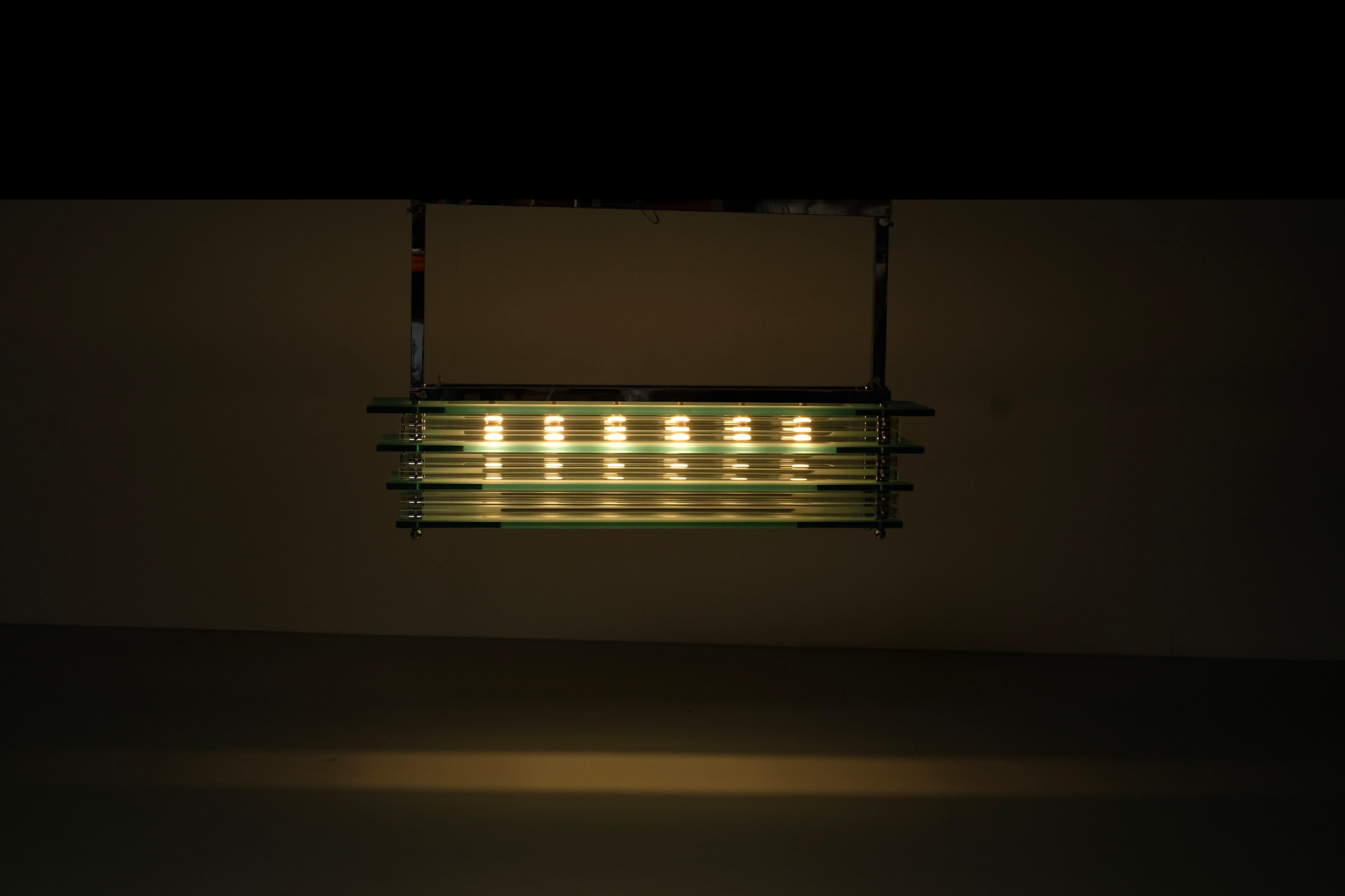 Fine XX secolo Grande lampada a sospensione da soffitto in vetro Veca, Italia anni '70. in vendita